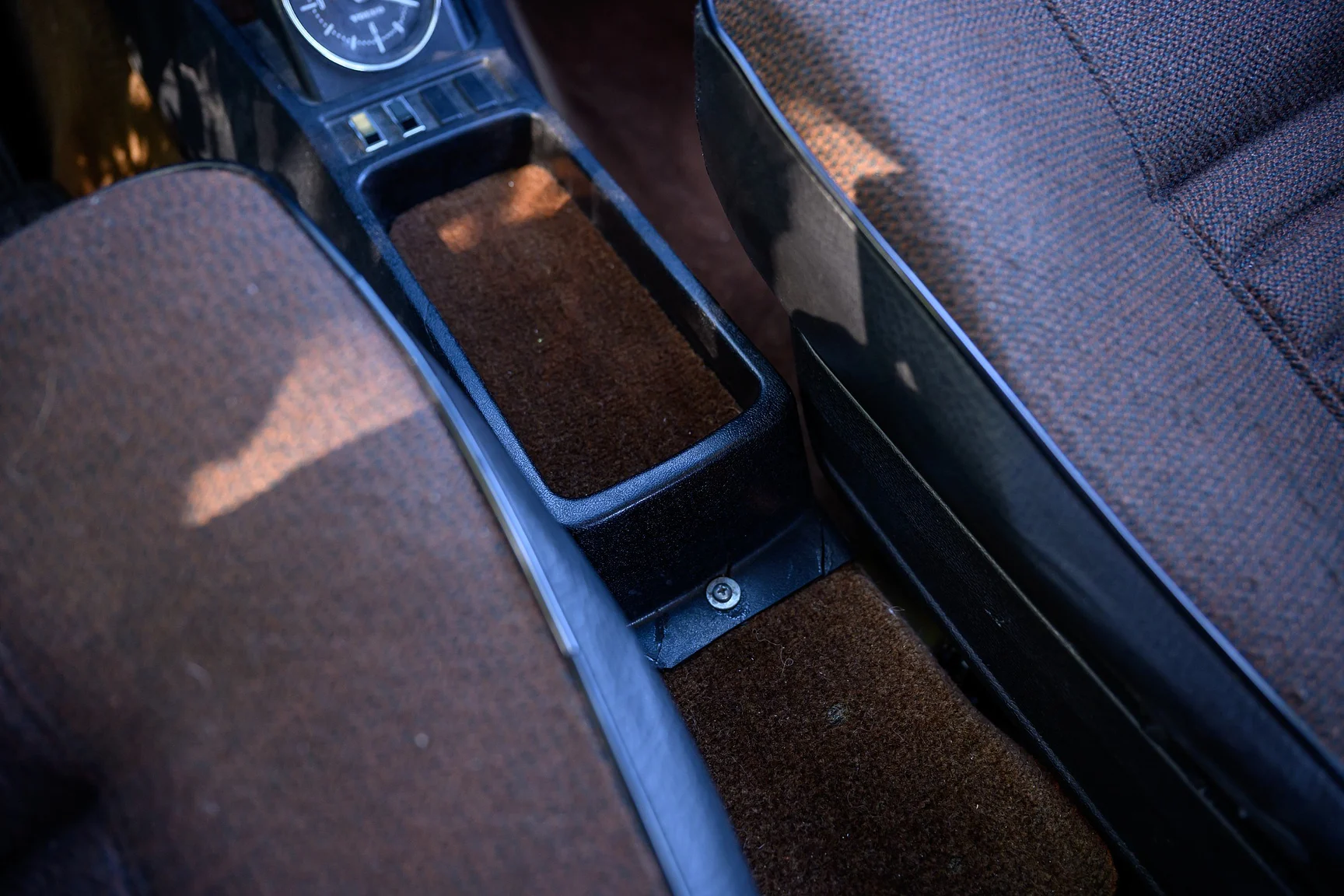 Interior image of 1971 Volvo 144 2.0 Automatic (39)