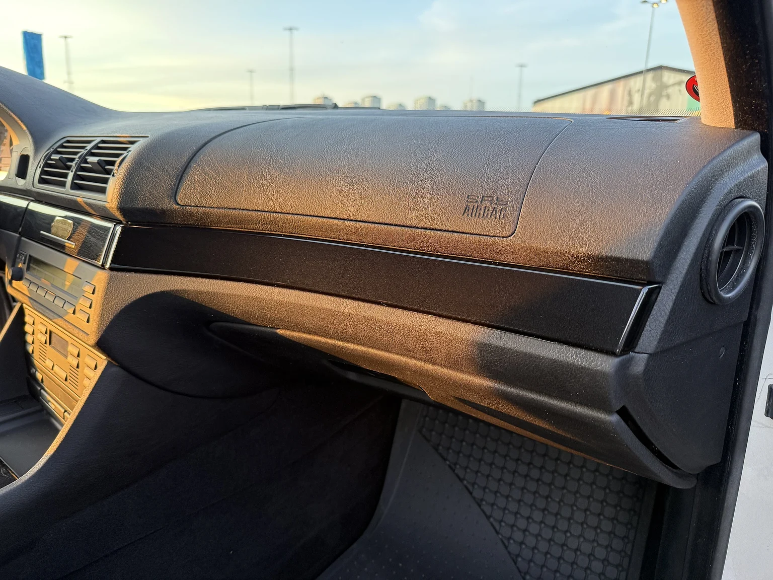 Interior image of 2002 BMW 520i (25)