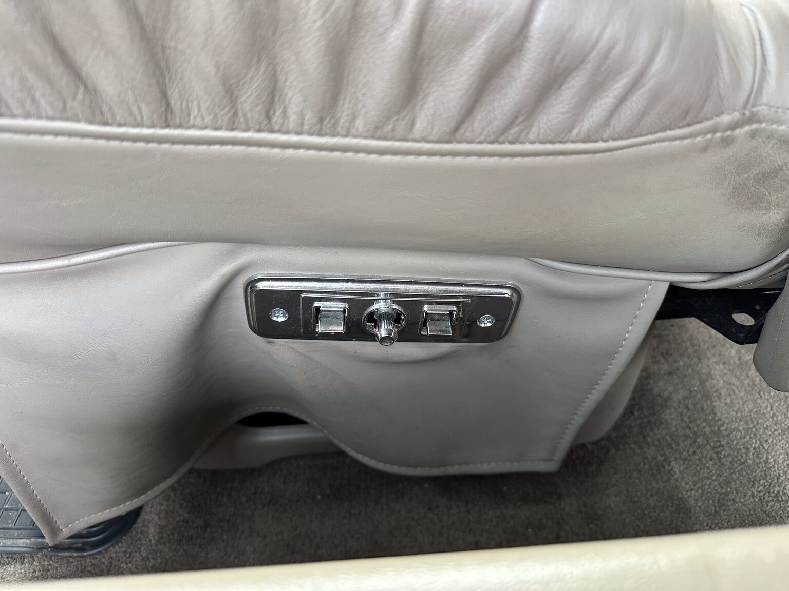Interiörbild 2000 GMC Savana G1500 Conversion Van
