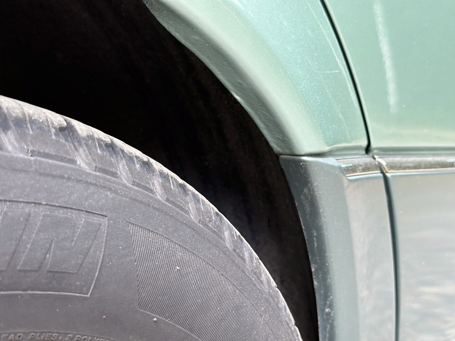 Exterior image of 1992 Mercedes 300 SE (65)