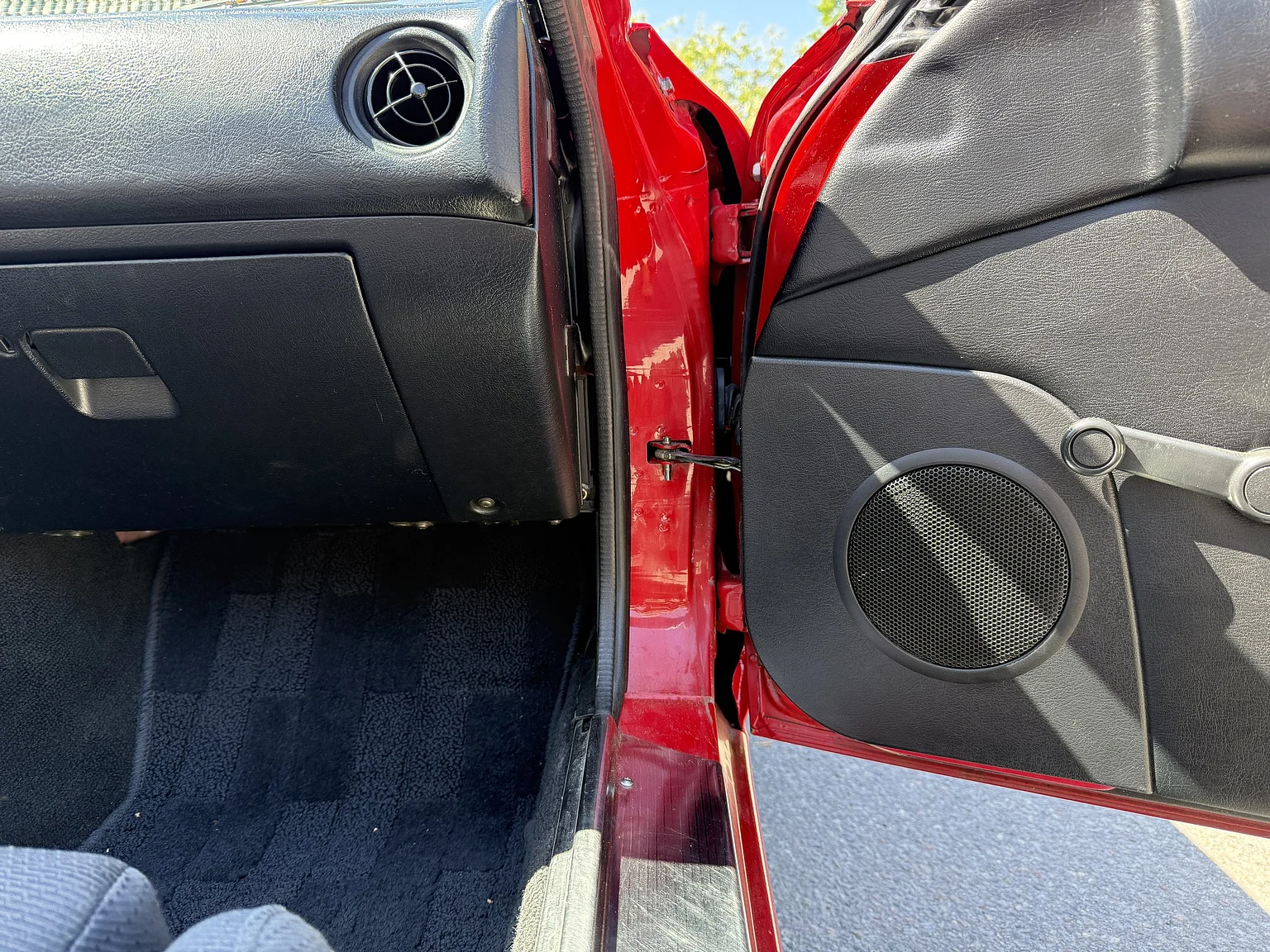 Interior image of 1991 Mazda MX-5 Miata (38)