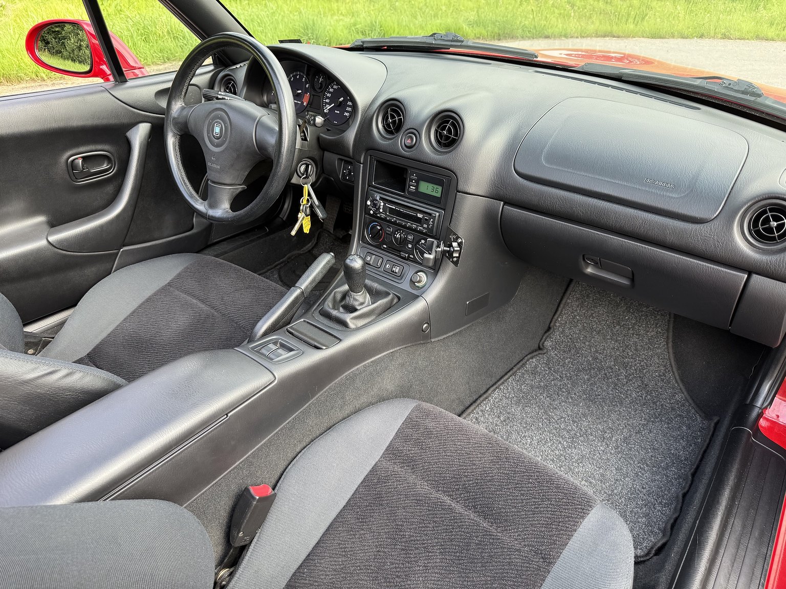 Interior image of 1999 Mazda MX-5