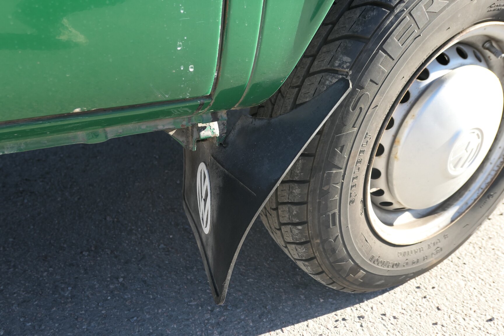 Exteriörbild på 1975 Volkswagen Transporter 1600 Minibuss