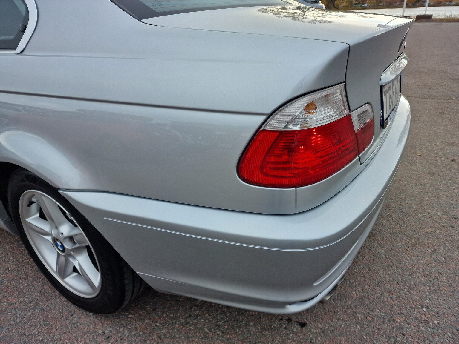 Exteriörbild på 2002 BMW 320Ci