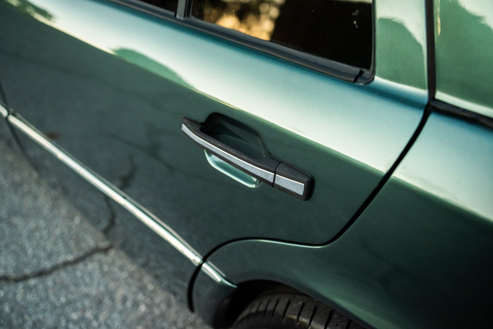Exterior image of 1996 MERCEDES-BENZ E 320 T