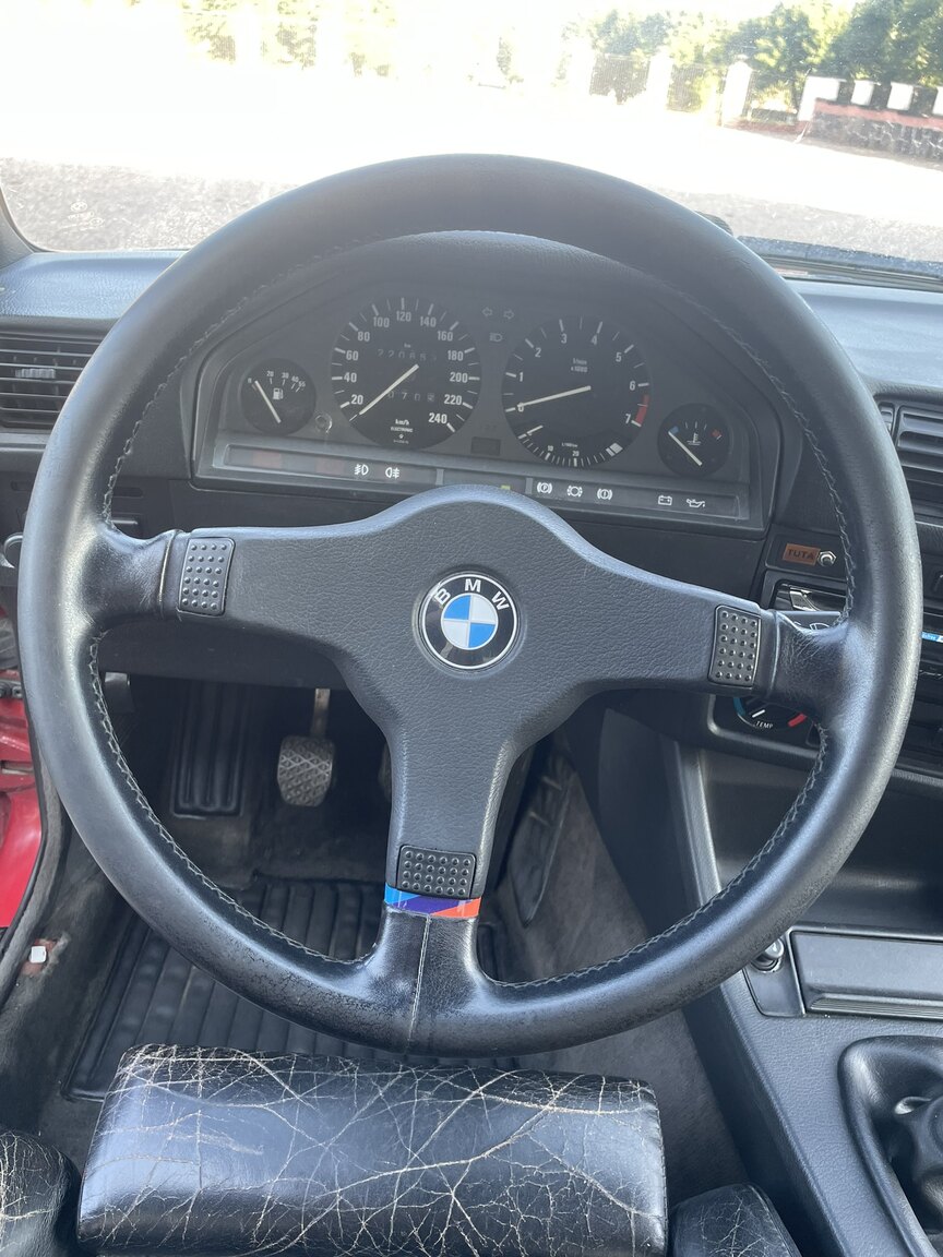 Innenraumfoto von 1987 BMW 320i