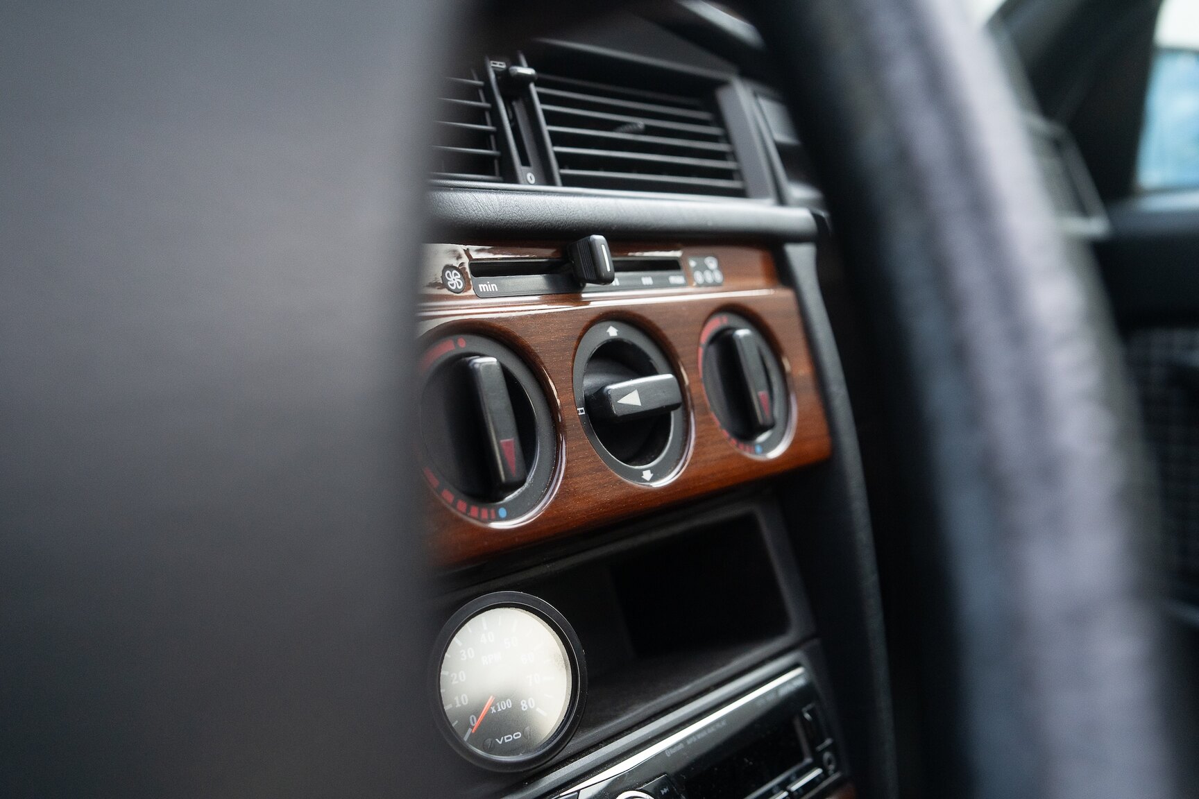 Innenraumfoto von 1992 Mercedes-Benz 190E "No Reserve Auction"