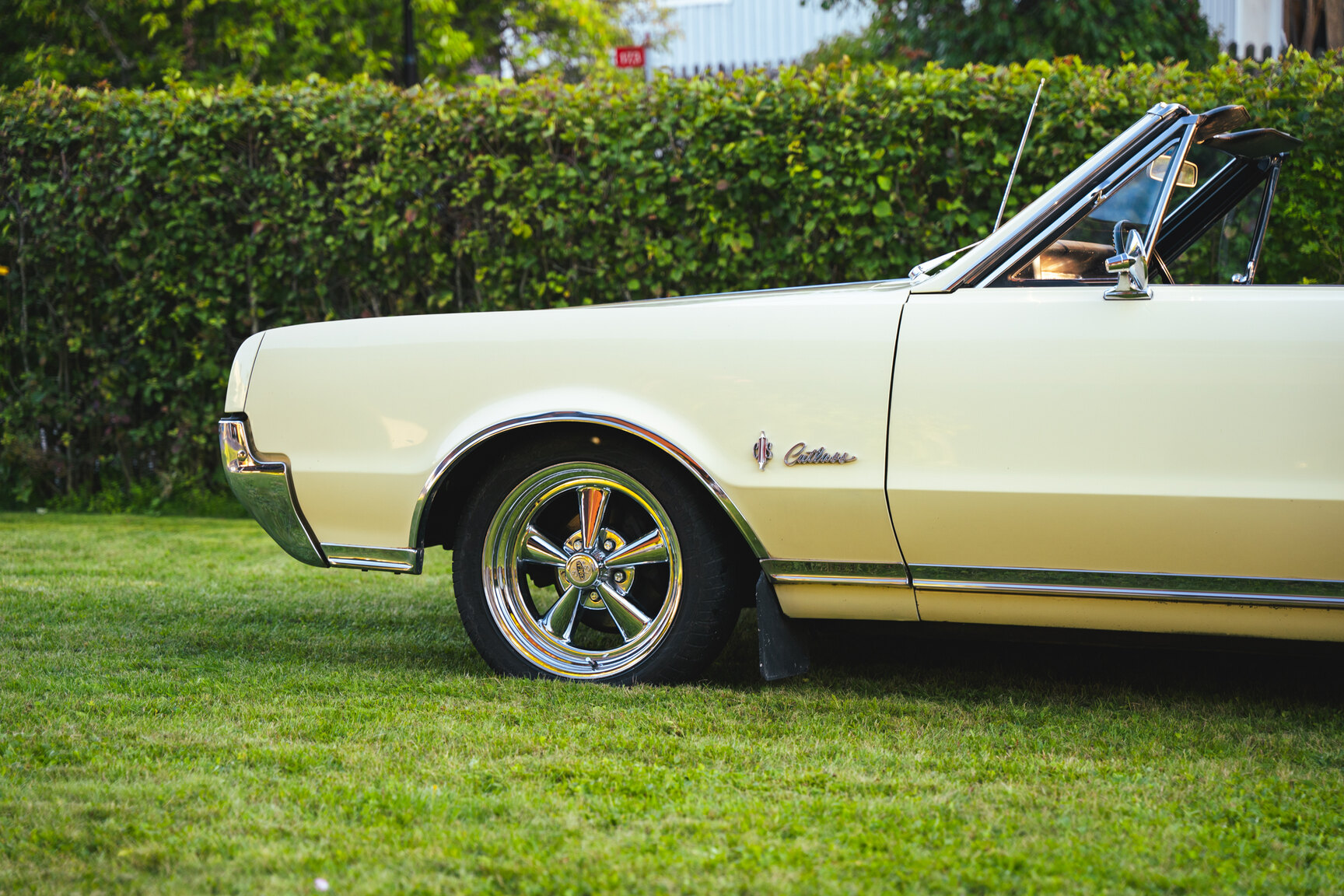 Exterior image of 1967 Oldsmobile Cutlass Supreme Cabriolet