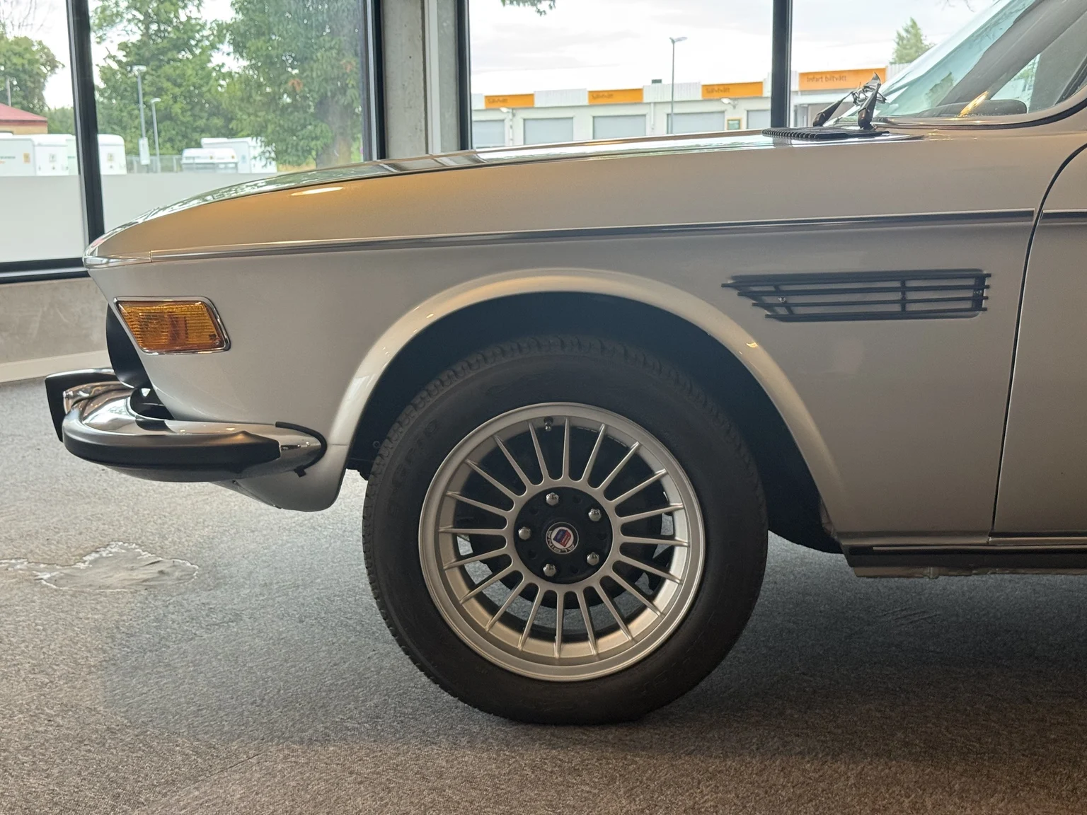 Exteriörbild på 1972 BMW E9 3.0 CSI (22)