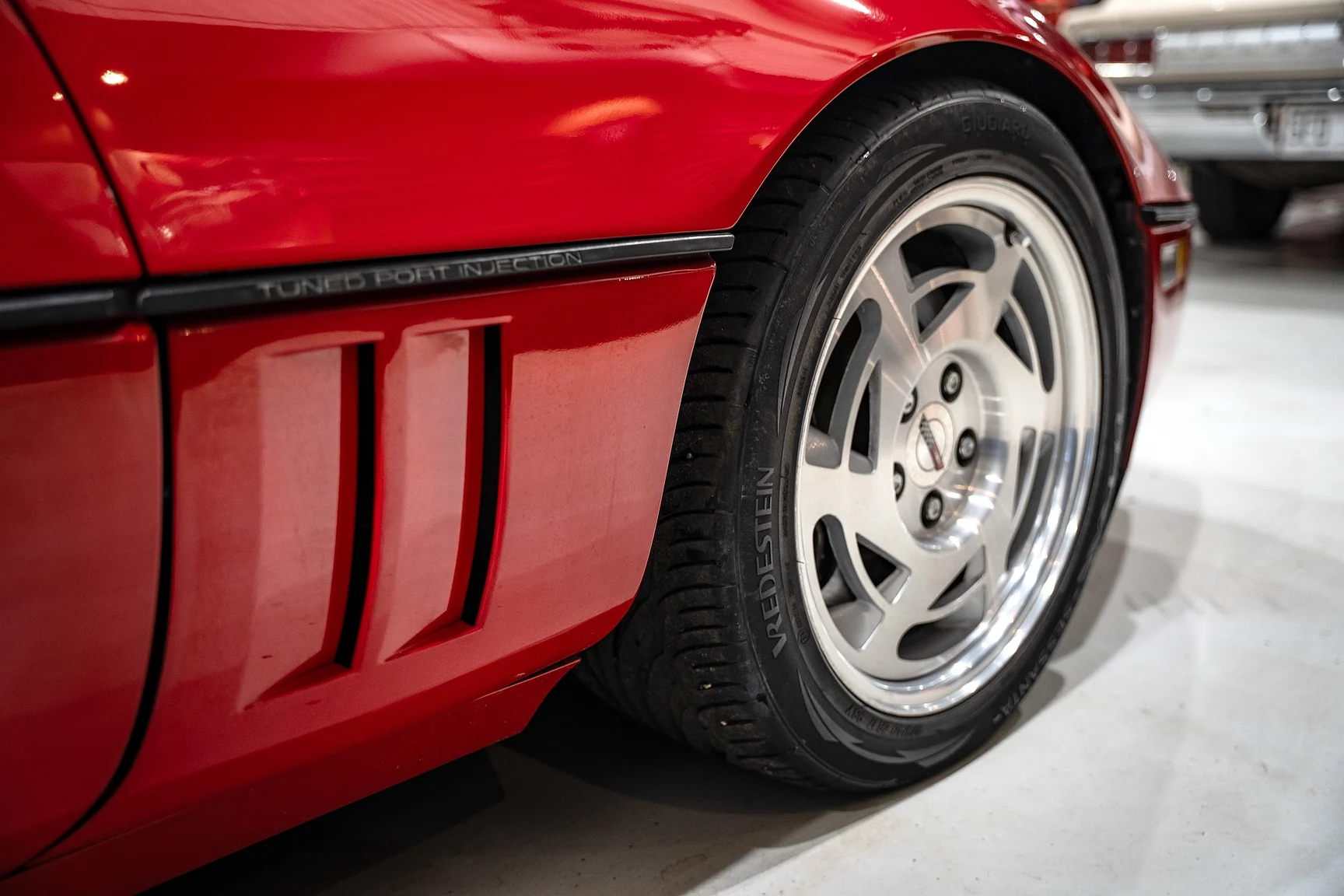 Exterior image of 1990 Chevrolet Corvette ZR-1 (18)