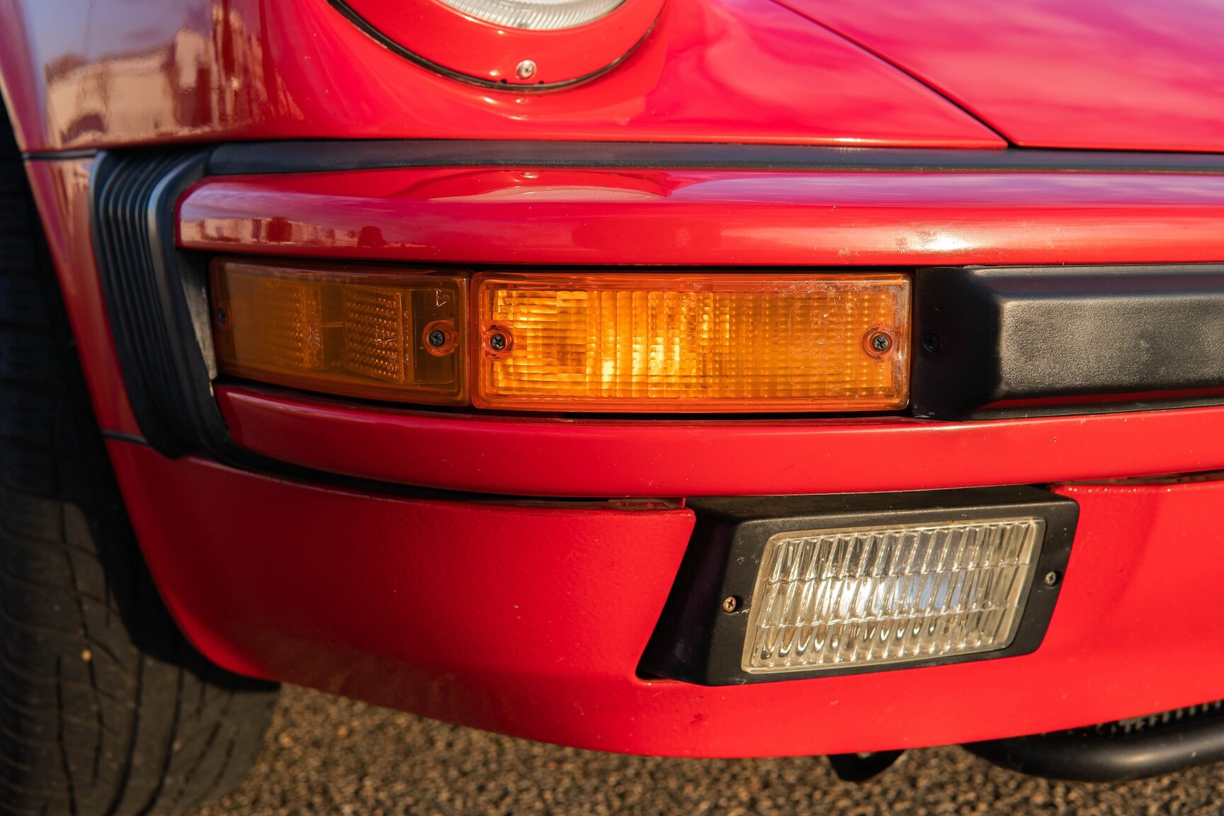Exteriörbild på 1987 Porsche 911 Carrera Cab 3.2