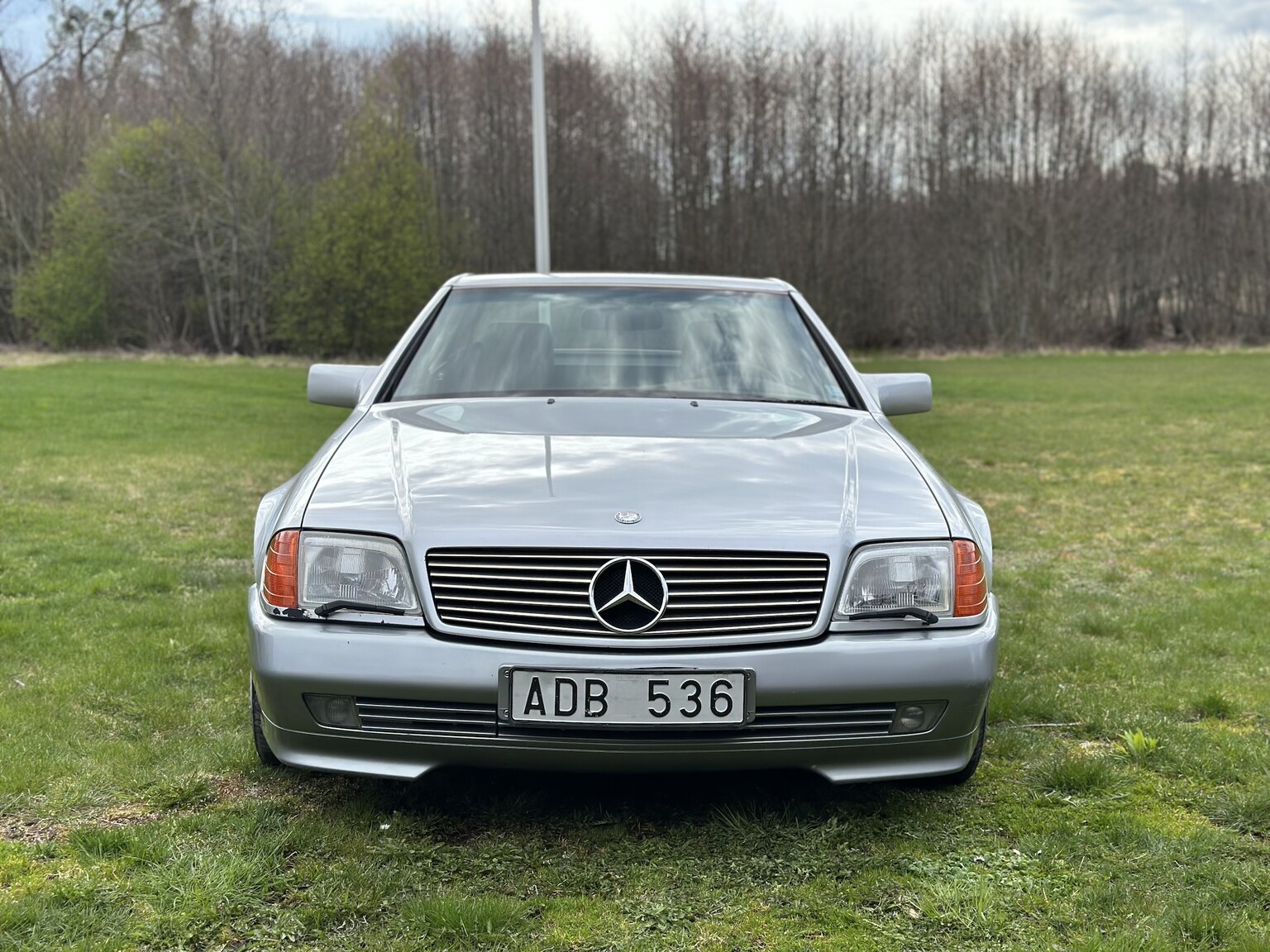 Exterior image of 1992 Mercedes-Benz SL 500