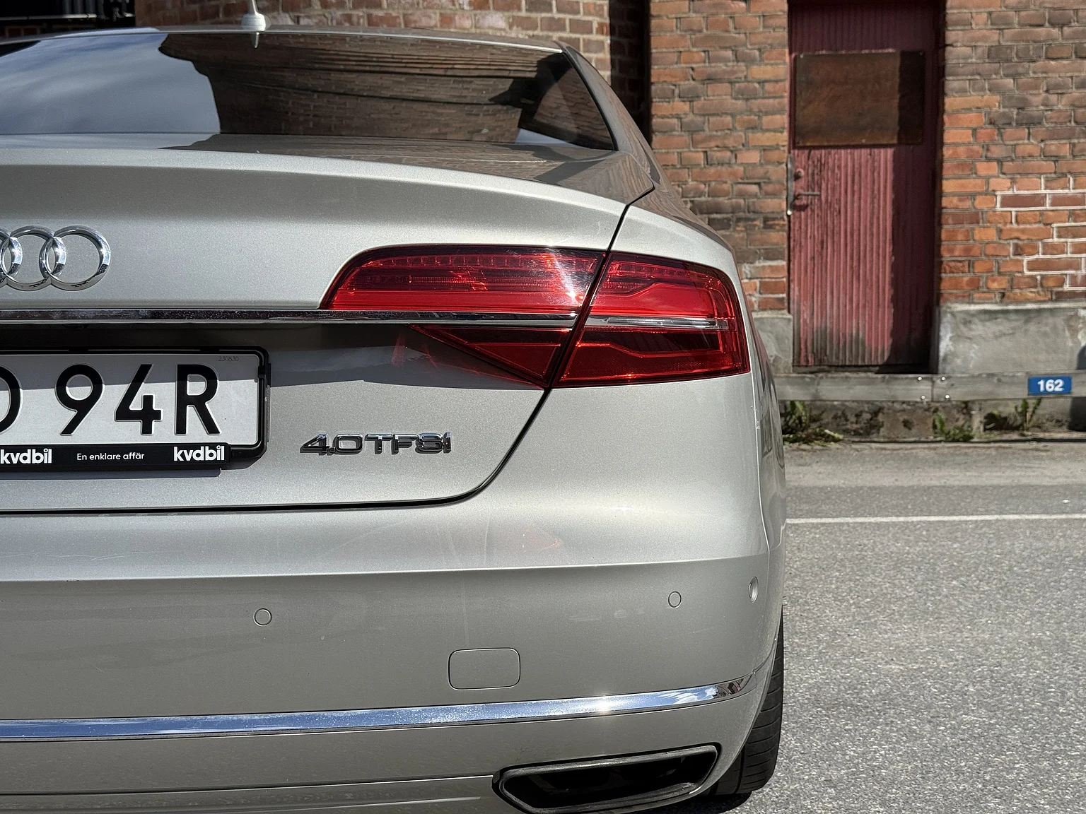 Exterior image of 2014 Audi A8 4.0 TFSI (36)