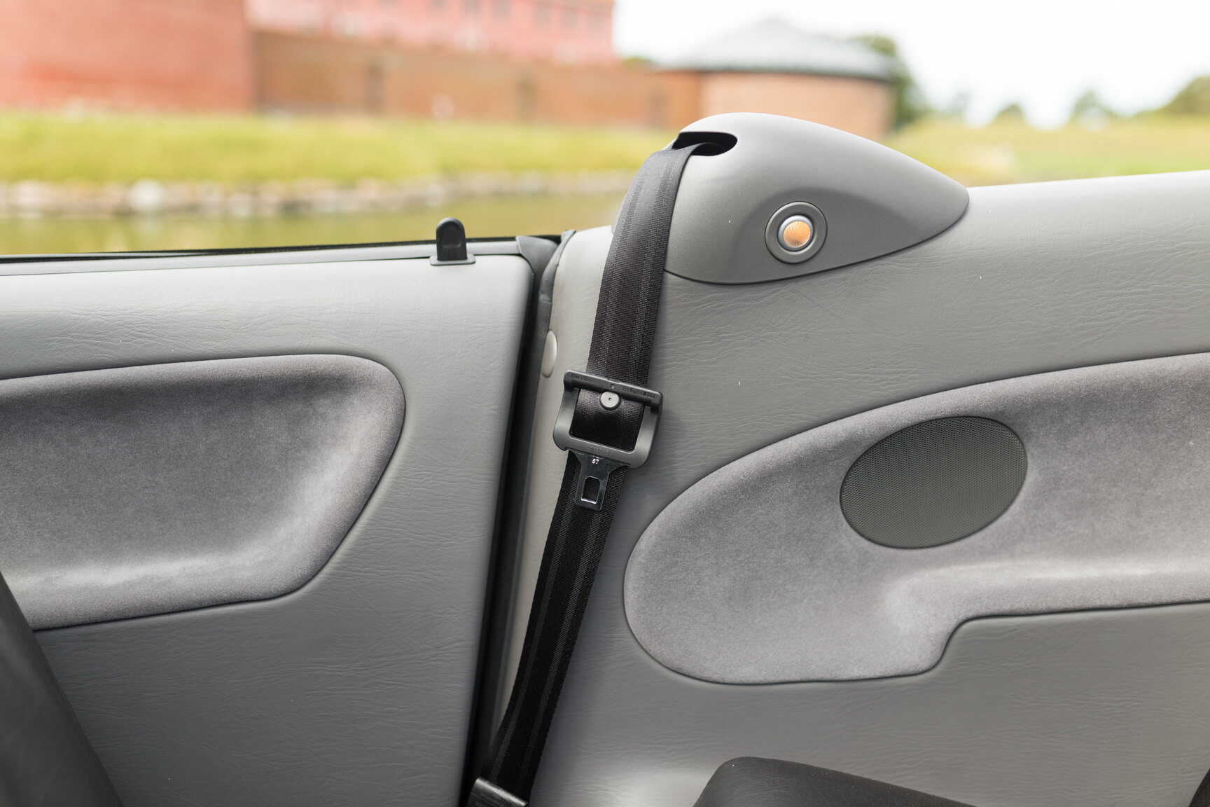 Interior image of 1998 Saab 9-3 SE 2.0T Convertible