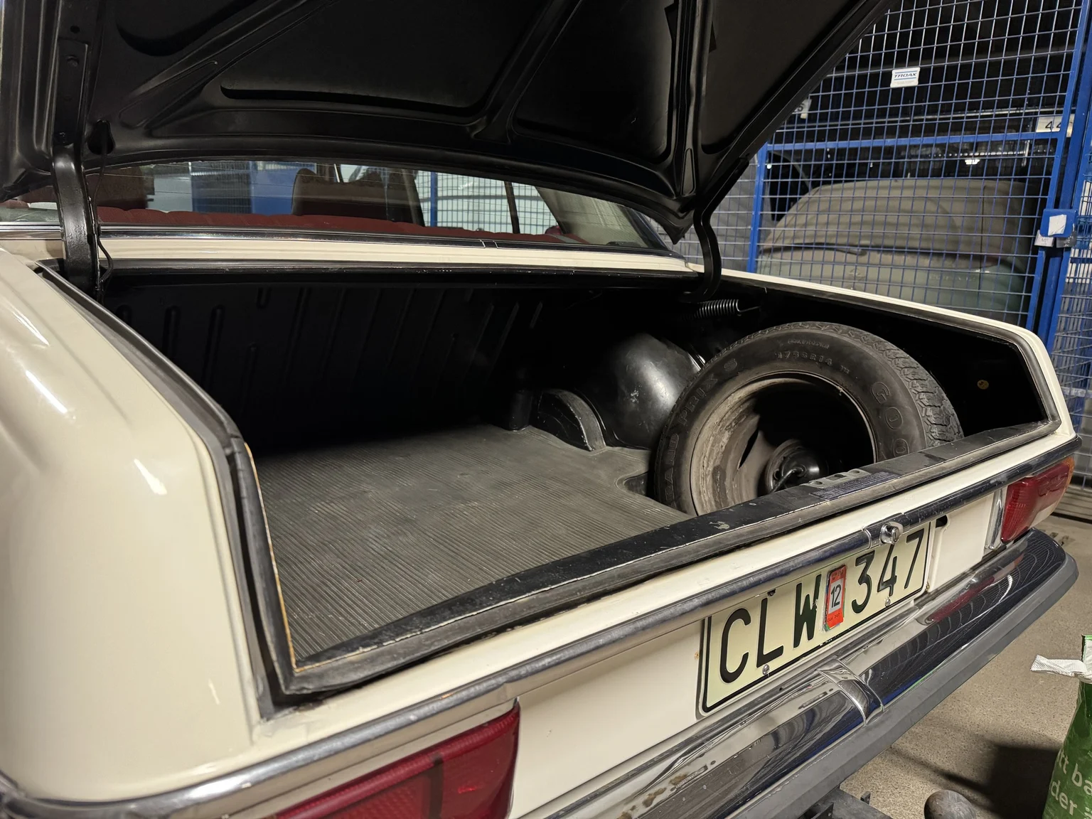 Interiörbild 1972 Mercedes-Benz 200 (63)