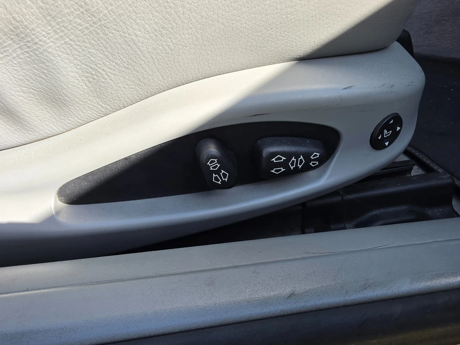 Interior image of 2002 BMW 330Ci Convertible (43)