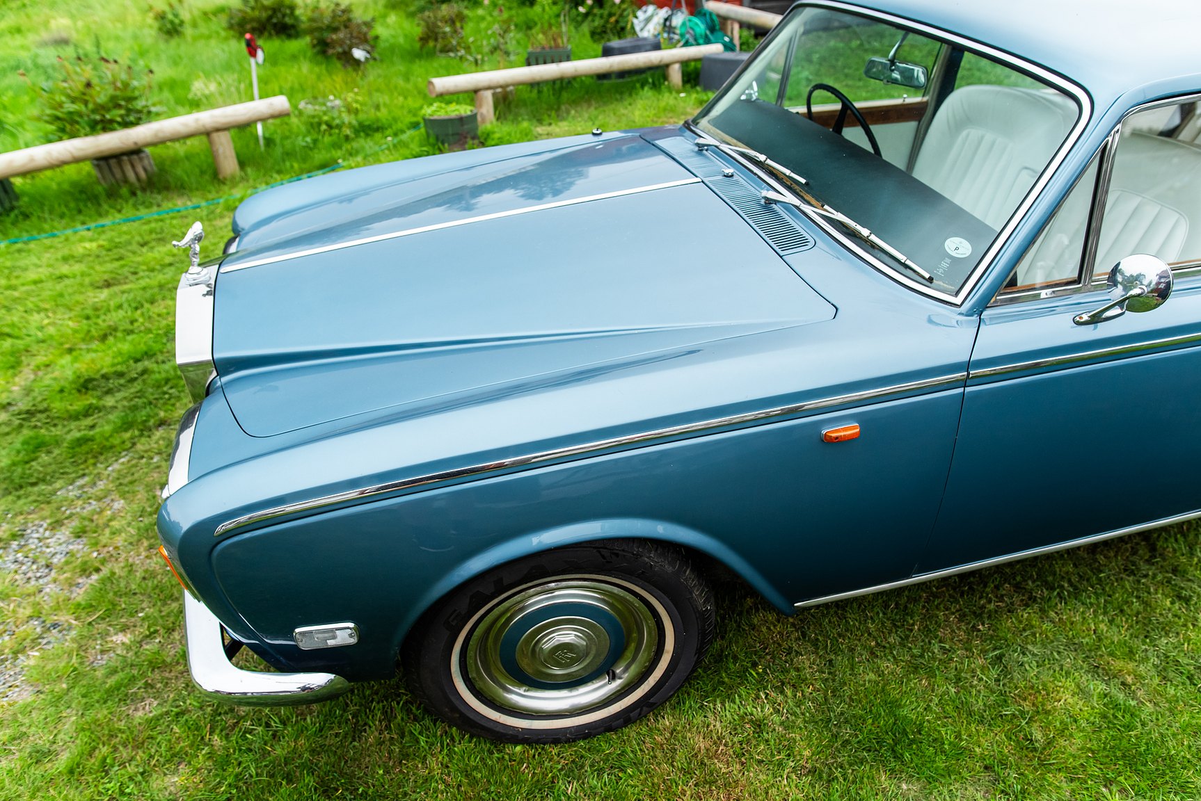 Exterior image of 1972 Rolls-Royce Silver Shadow