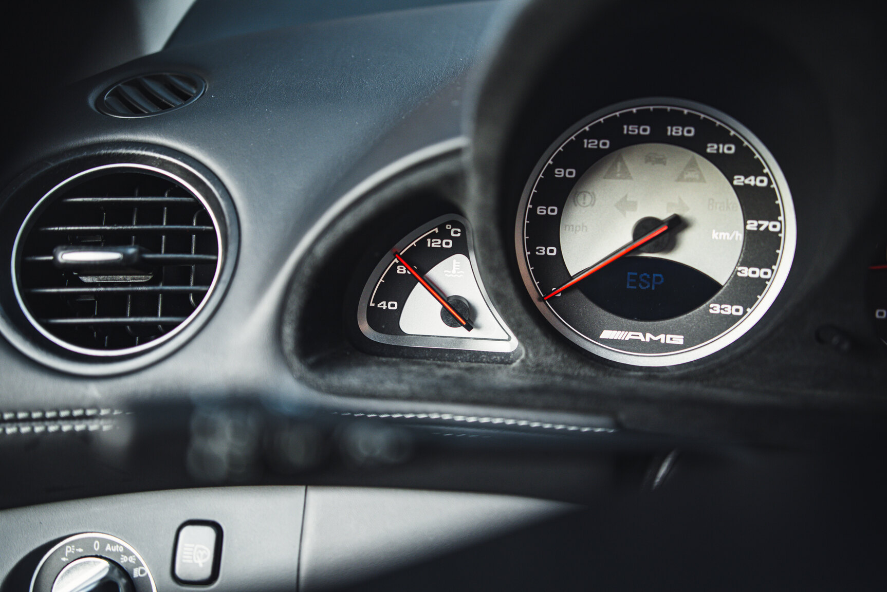 Interiörbild 2003 Mercedes-Benz SL 55 AMG