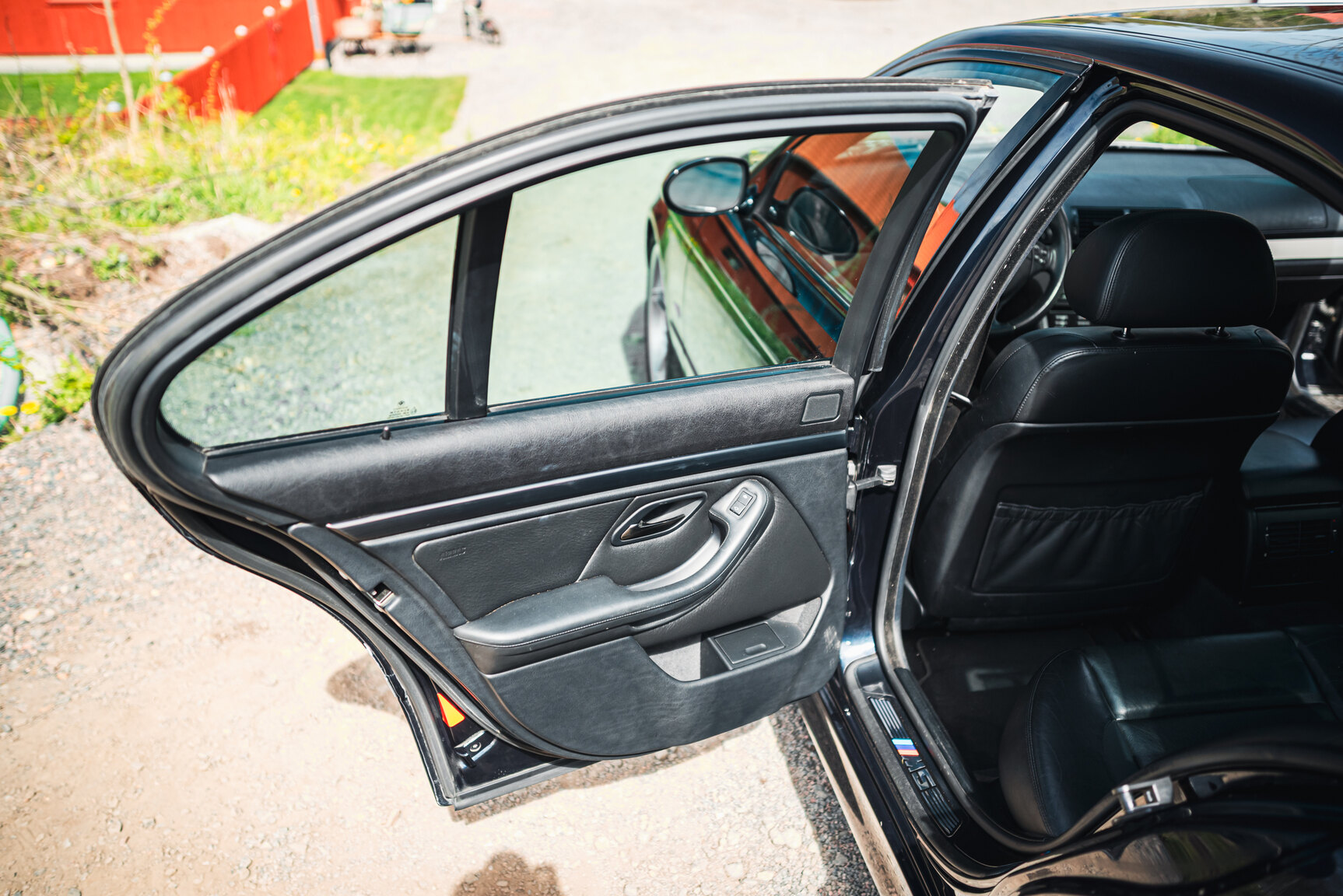 Interior image of 2000 BMW M5 E39