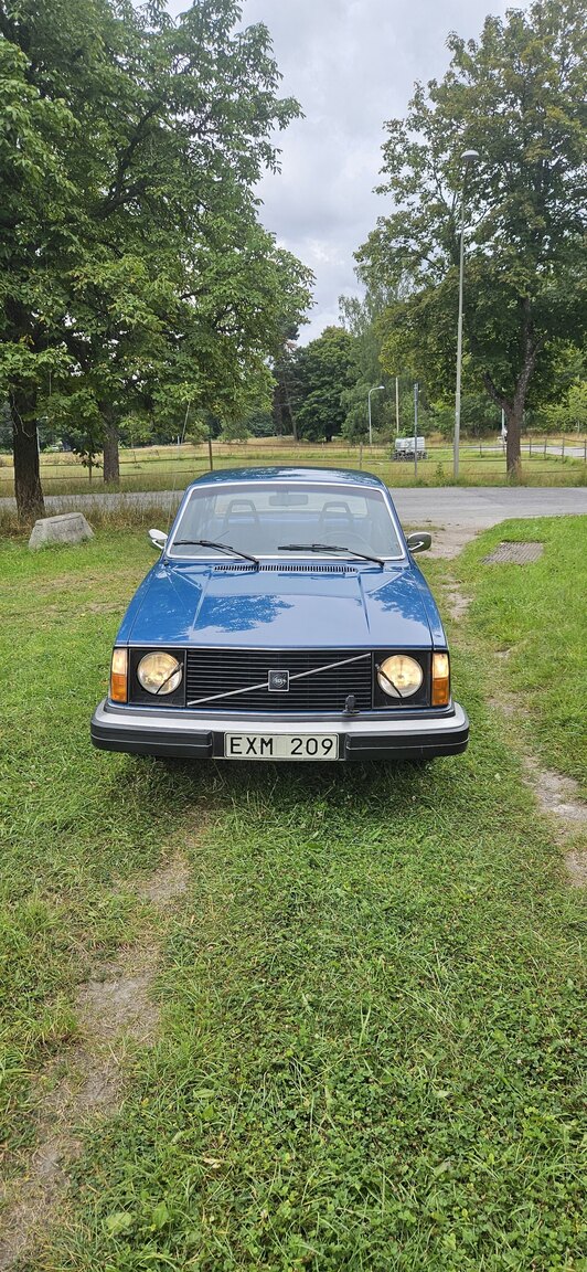 Exterior image of 1977 Volvo 242