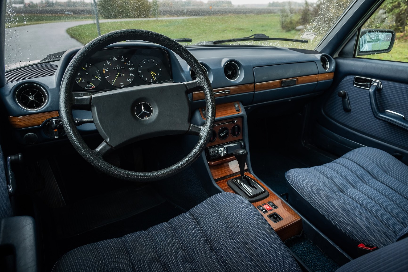 Interiörbild 1985 Mercedes-Benz 200 Automatic