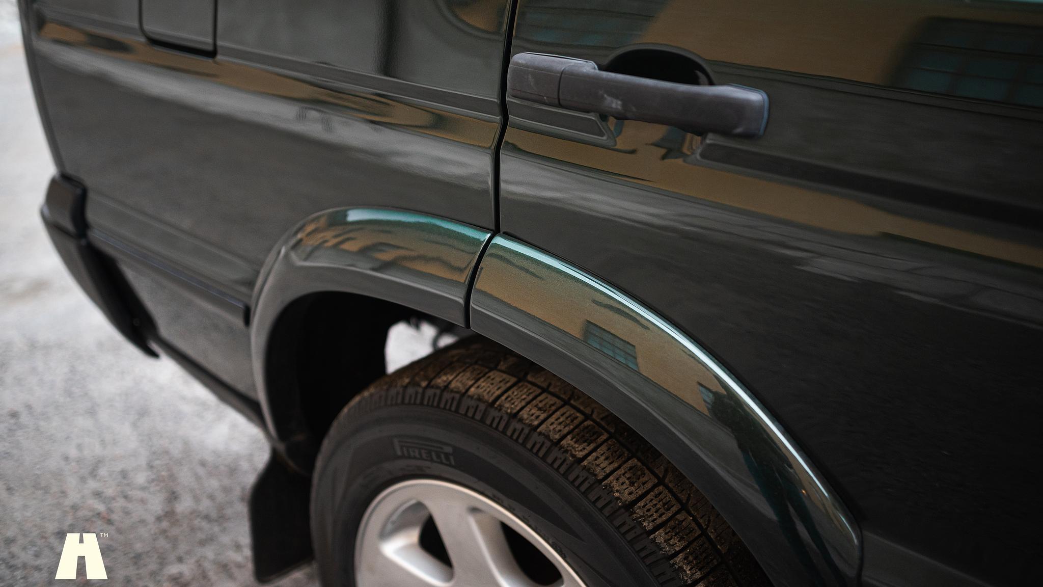 Exterior image of 2003 Land Rover Discovery II, 2003