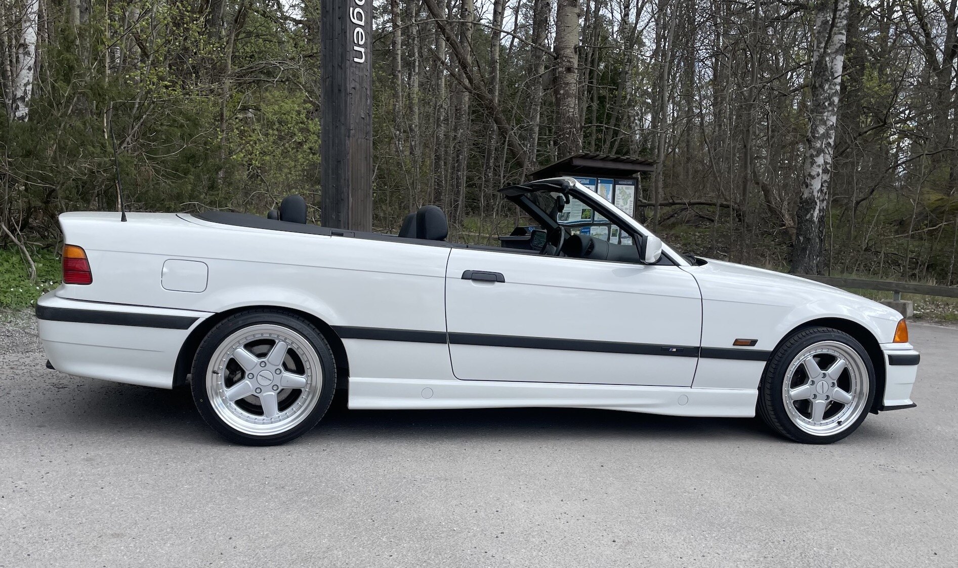 Exterior image of 1995 BMW 328 iA Convertible