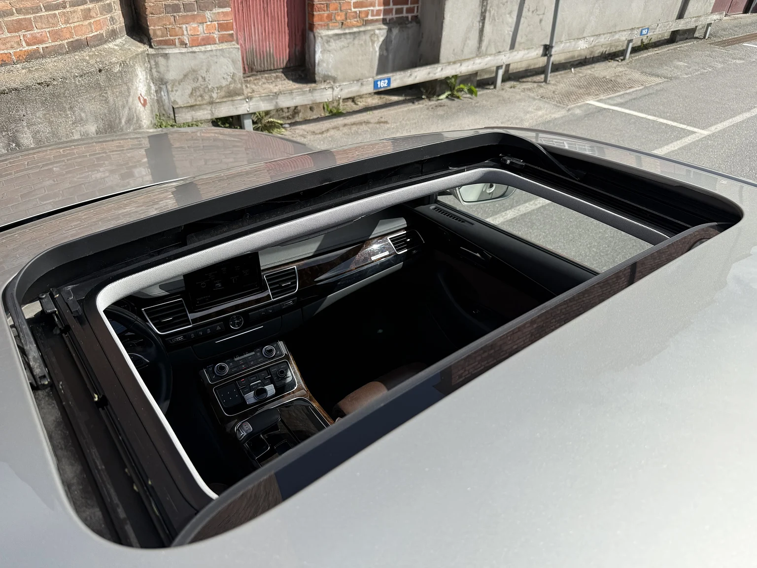 Interior image of 2014 Audi A8 4.0 TFSI (50)