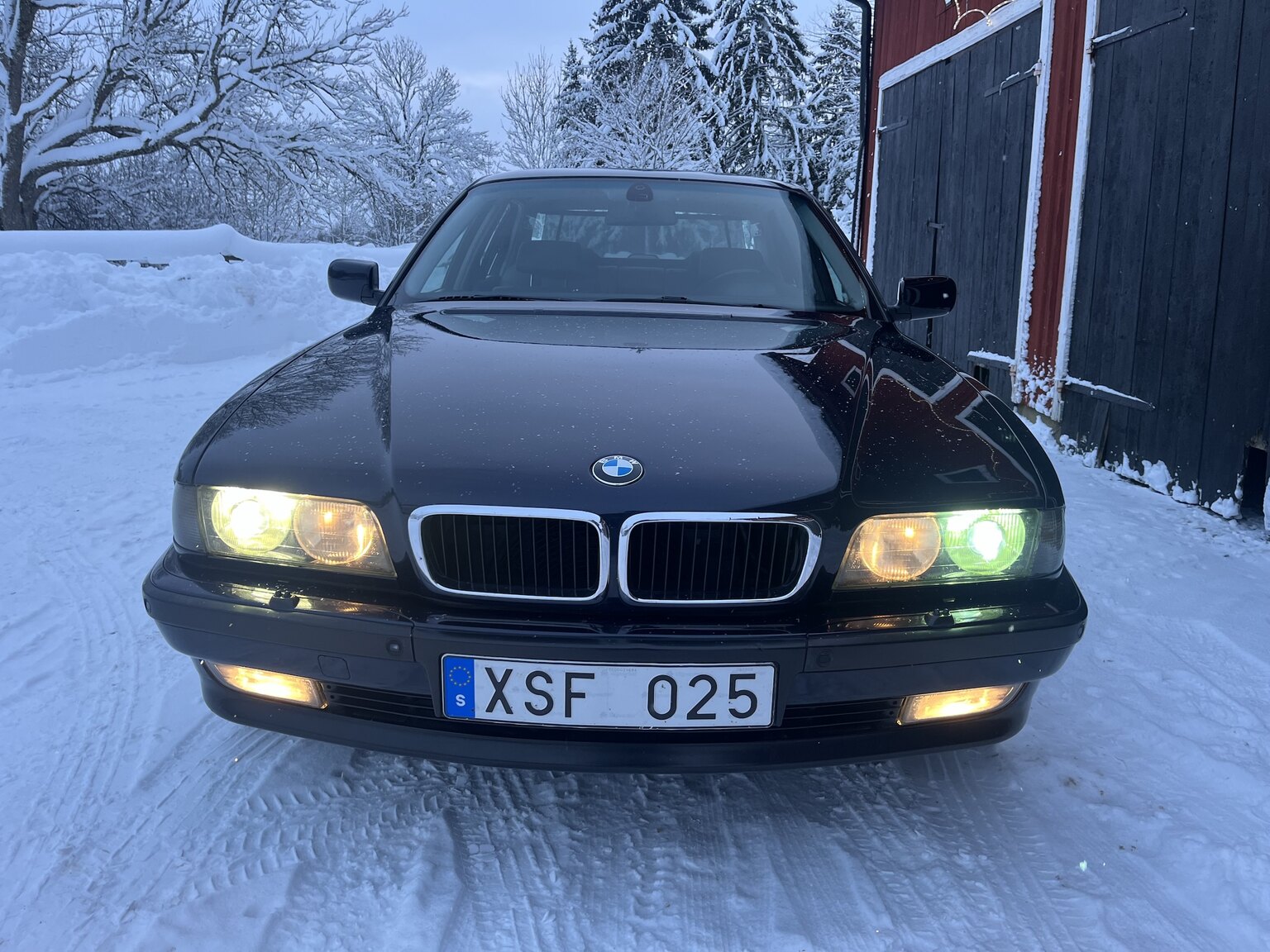Exteriörbild på 1996 BMW 750IA