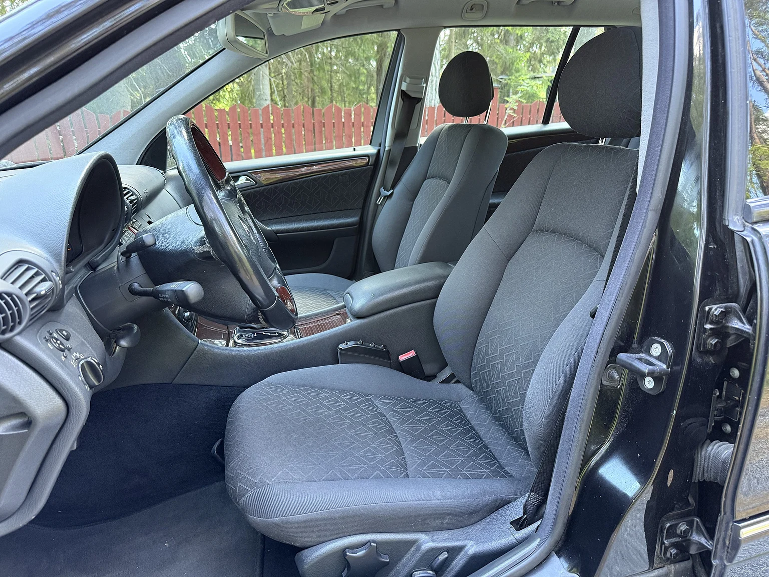 Innenraumfoto von 2002 Mercedes-Benz C 320 T (17)