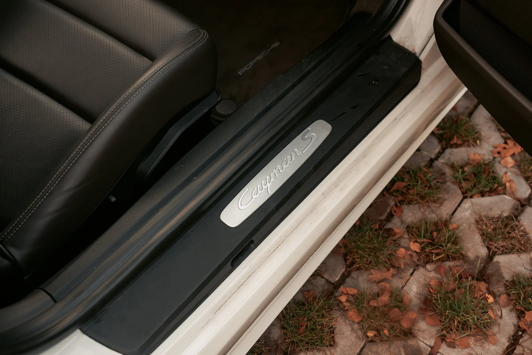 Innenraumfoto von 2017 Porsche 718 Cayman S (43)