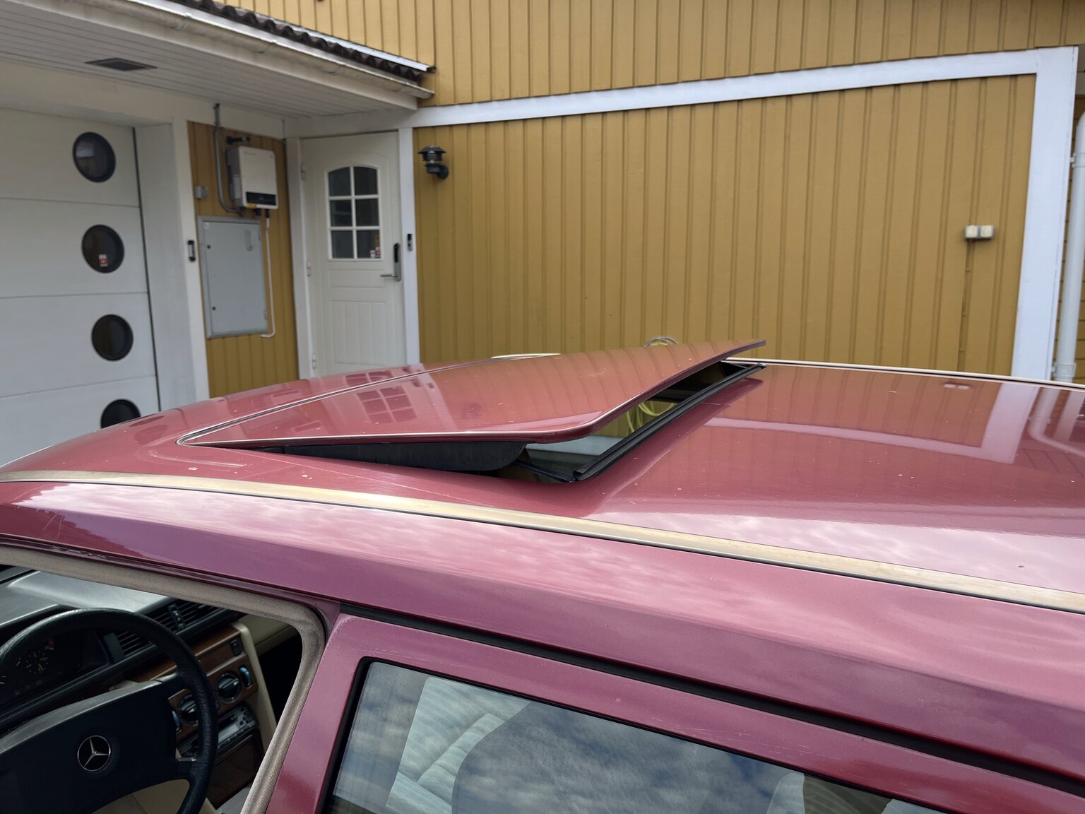 Exterior image of 1990 Mercedes-Benz 230 E