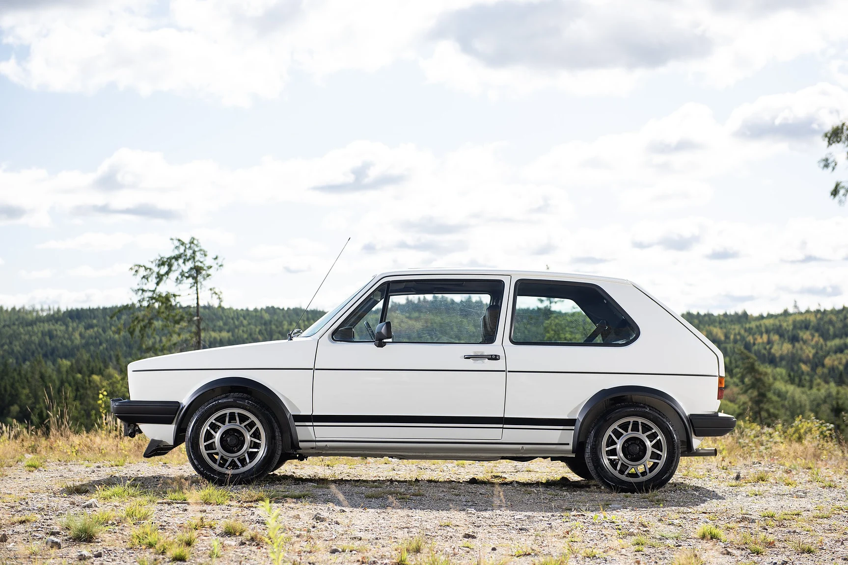 Exteriörbild på 1984 Volkswagen Golf GTI "Special" (7)