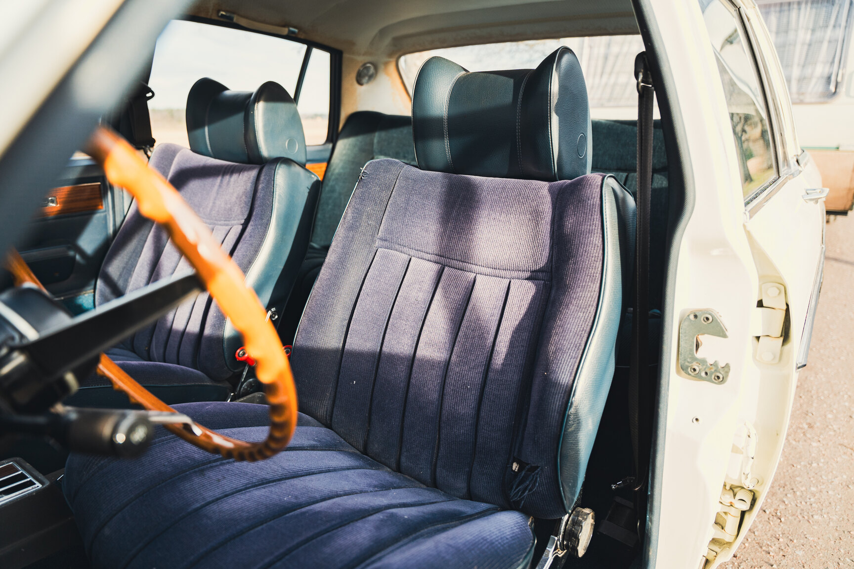 Interior image of 1973 Opel Diplomat V8