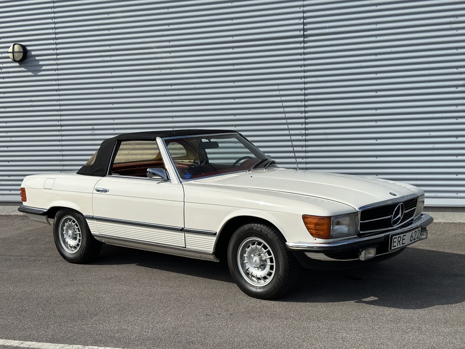 Exterior image of 1972 Mercedes-Benz 350 SL