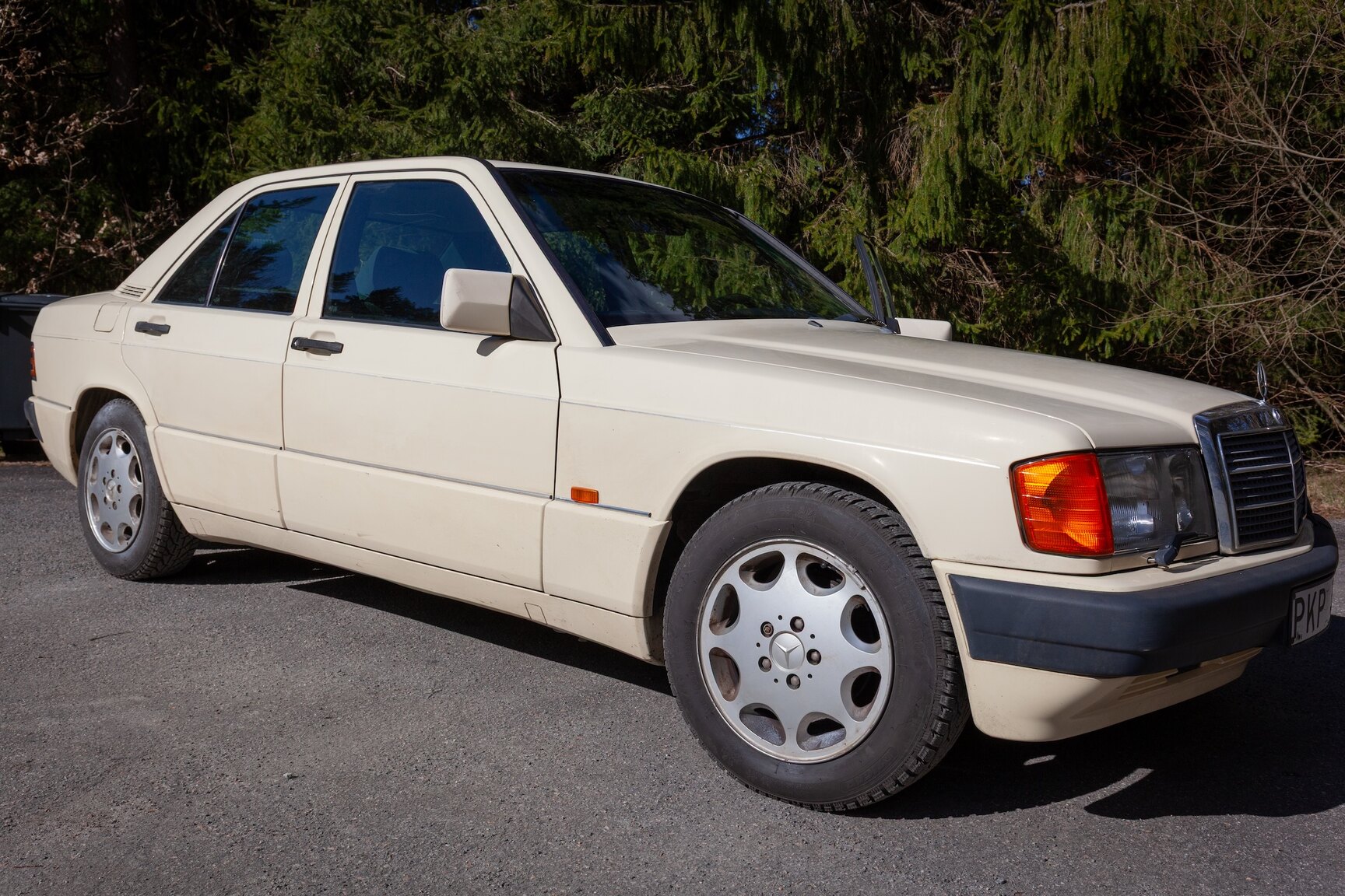 Exteriörbild på 1993 Mercedes-Benz 190 E 2.0