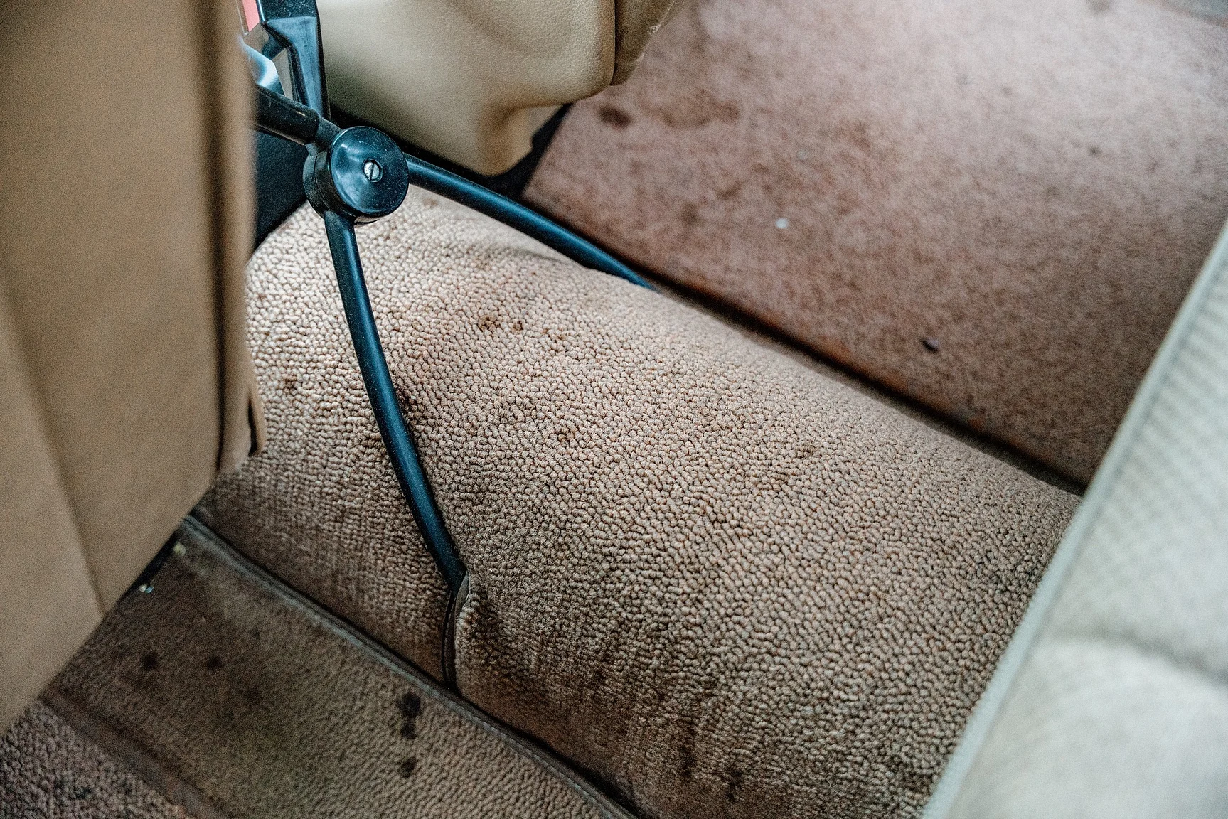 Interior image of 1975 Mercedes-Benz 240 D 3.0 (41)