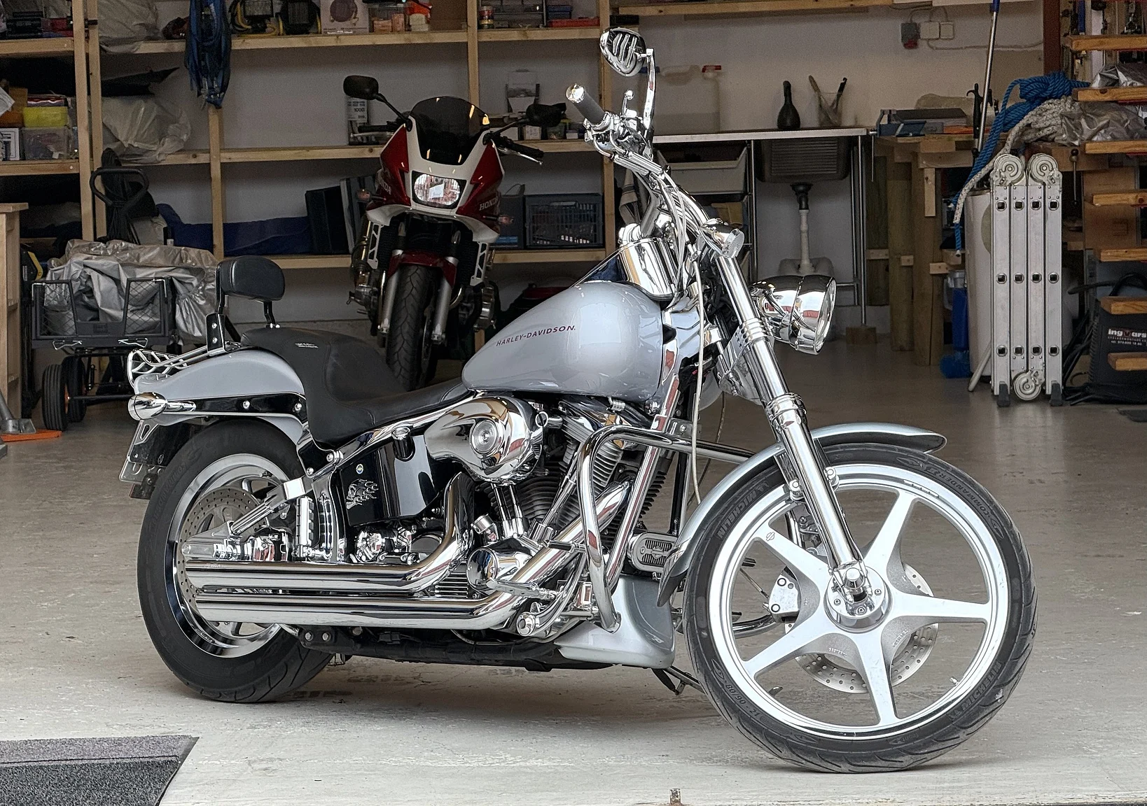 Exteriörbild på 1999 Harley-Davidson Fxst Softail (2)