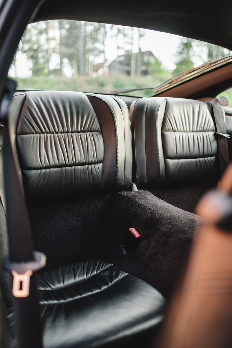 Interior image of 1998 Porsche 996 Carrera 