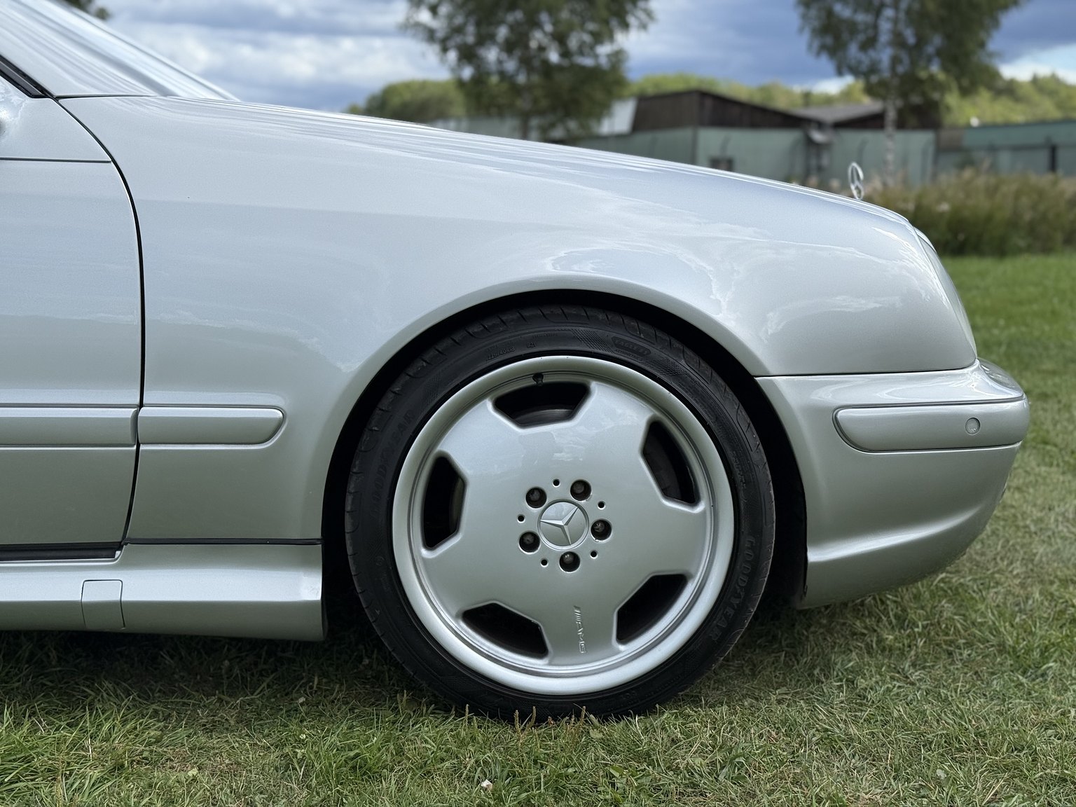 Exterior image of 2000 Mercedes-Benz CLK 55 AMG Coupé