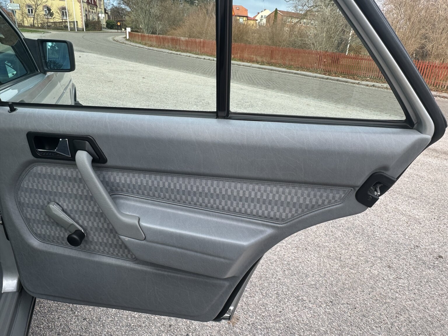 Interior image of 1992 Mercedes-Benz 190 D