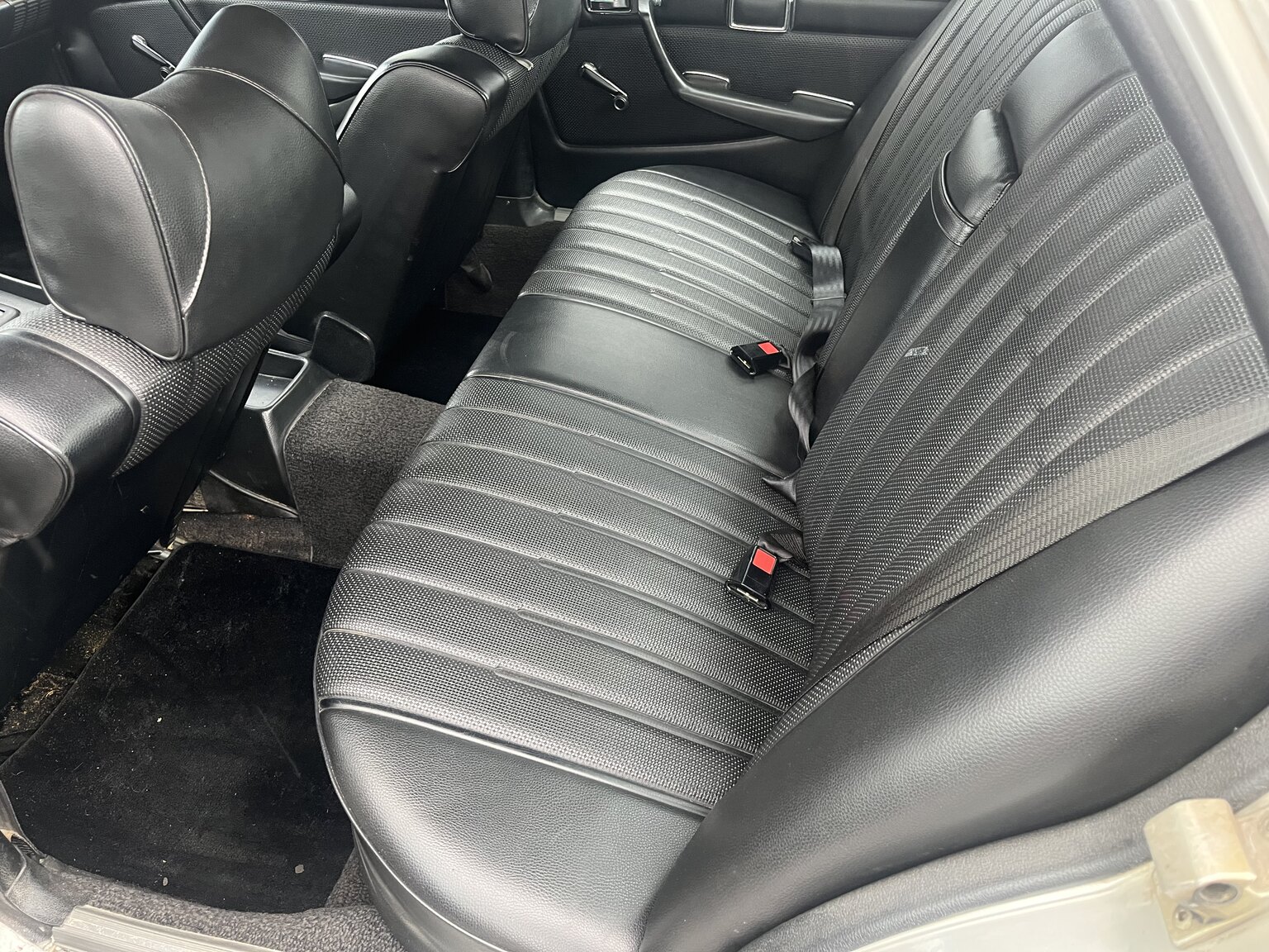 Interior image of 1975 Mercedes-Benz 280 SE