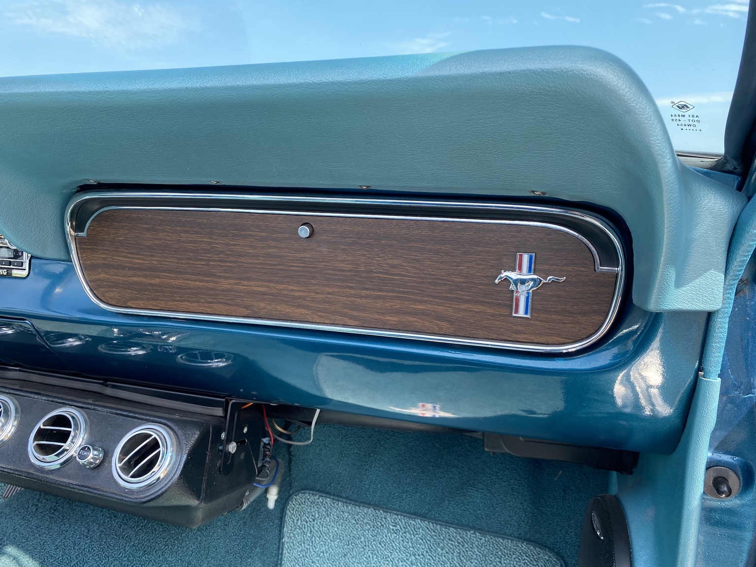 Interior image of 1966 Ford Mustang 289 Cabriolet (21)