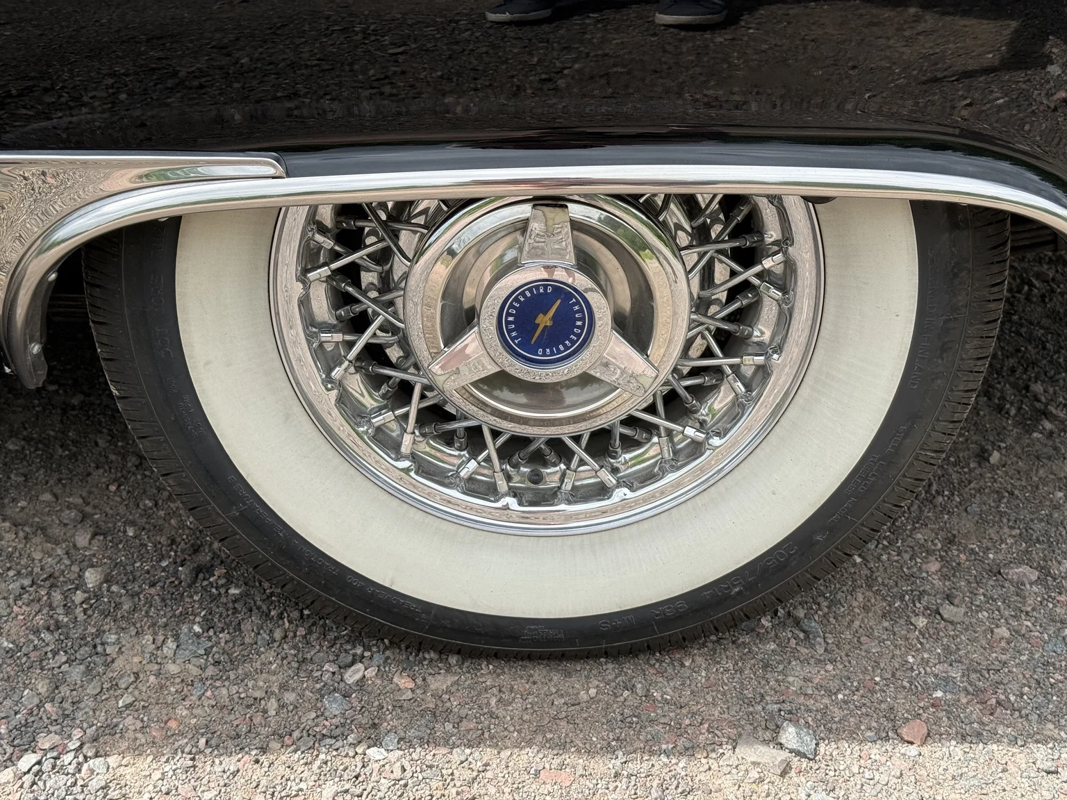 Exteriörbild på 1957 Ford Thunderbird (46)