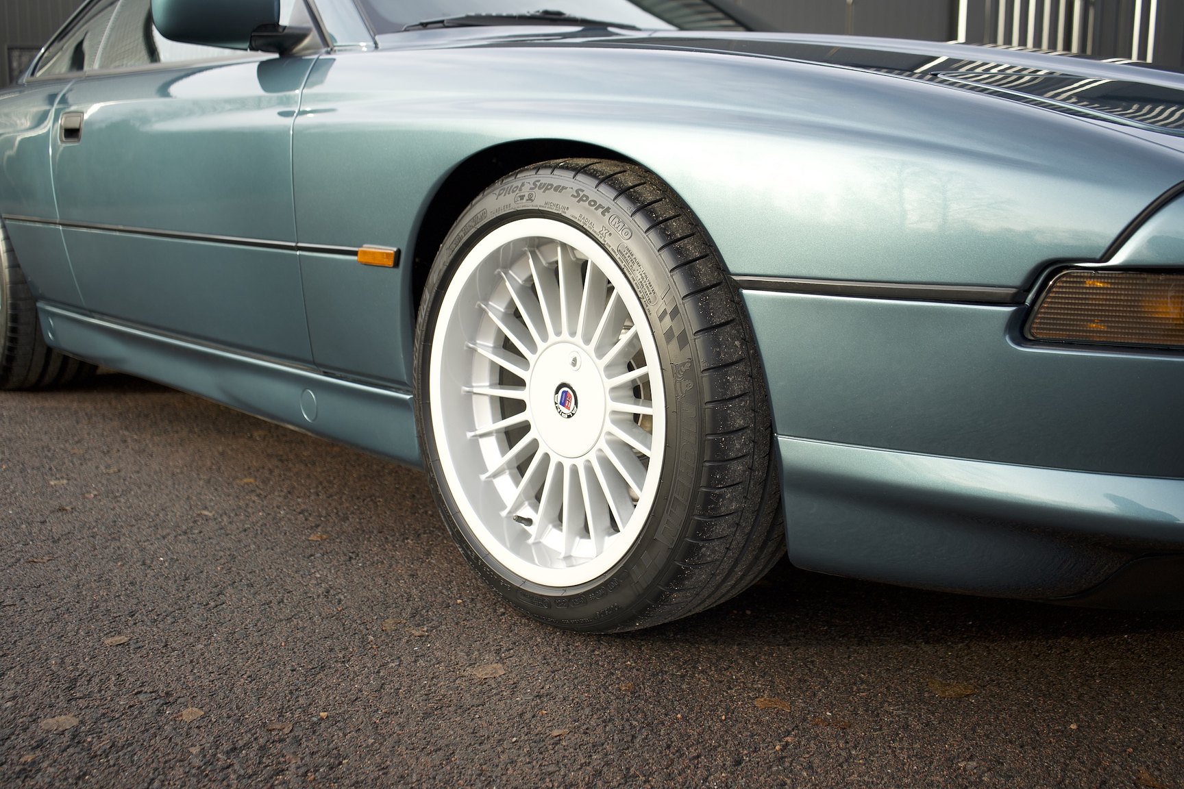 Exteriörbild på 1992 BMW 850i 6-speed manual - NO RESERVE