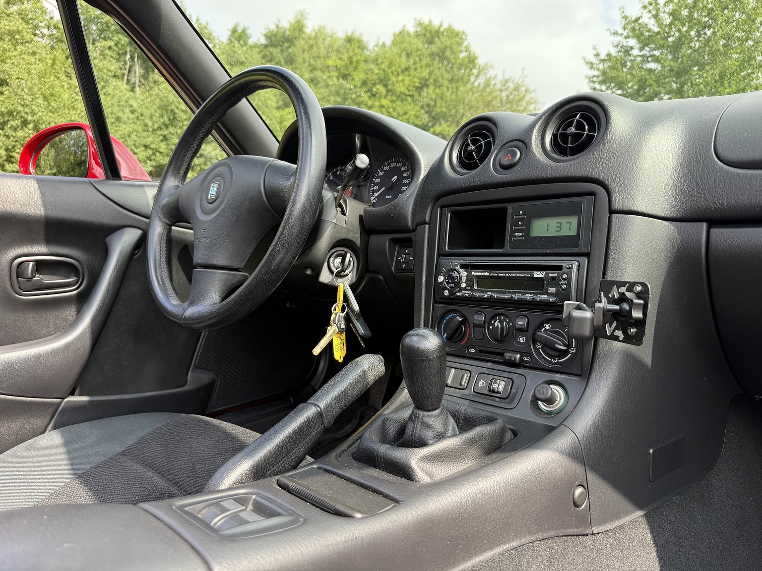 Innenraumfoto von 1999 Mazda MX-5