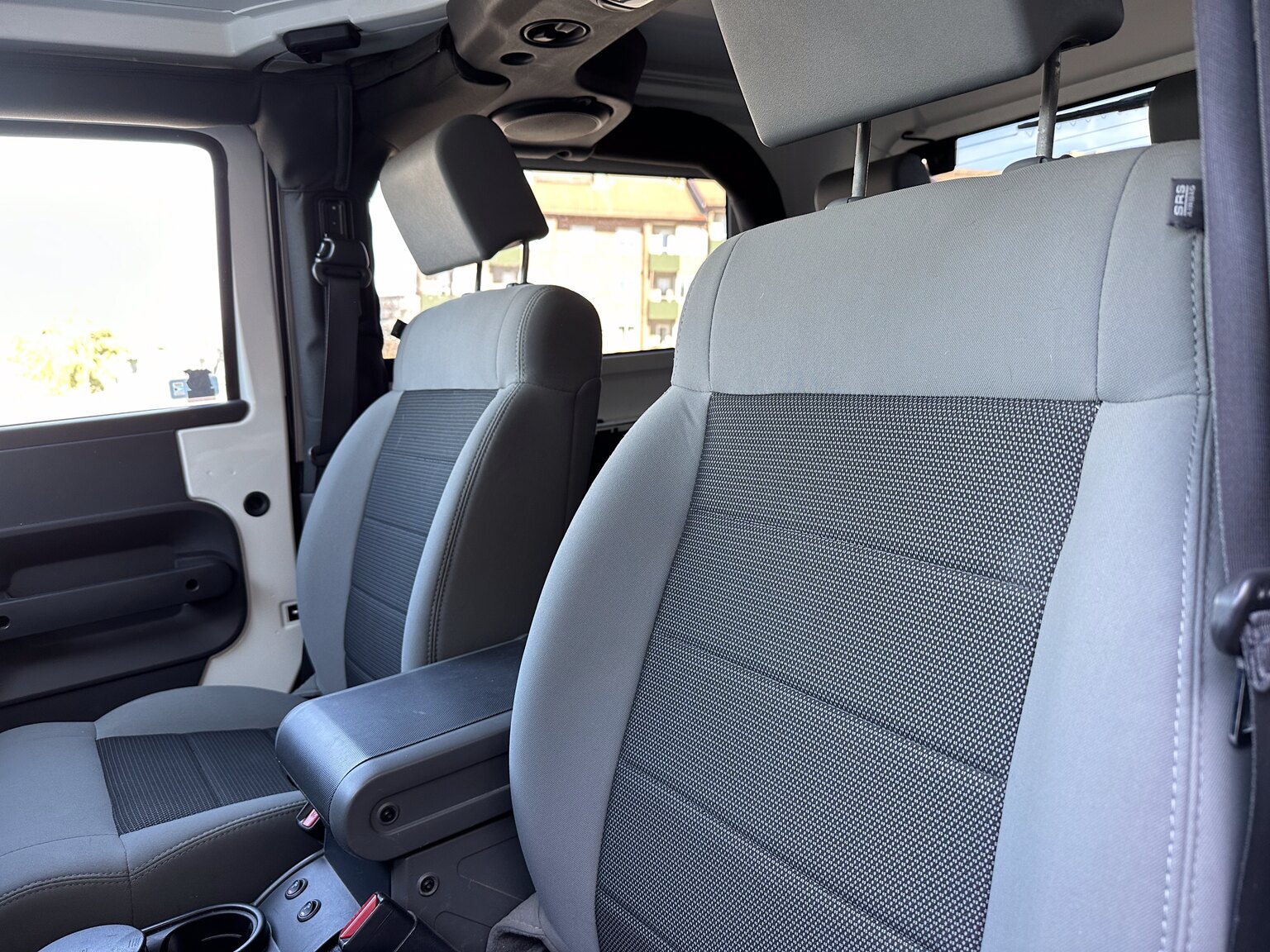 Interiörbild 2010 Jeep Wrangler Rubicon