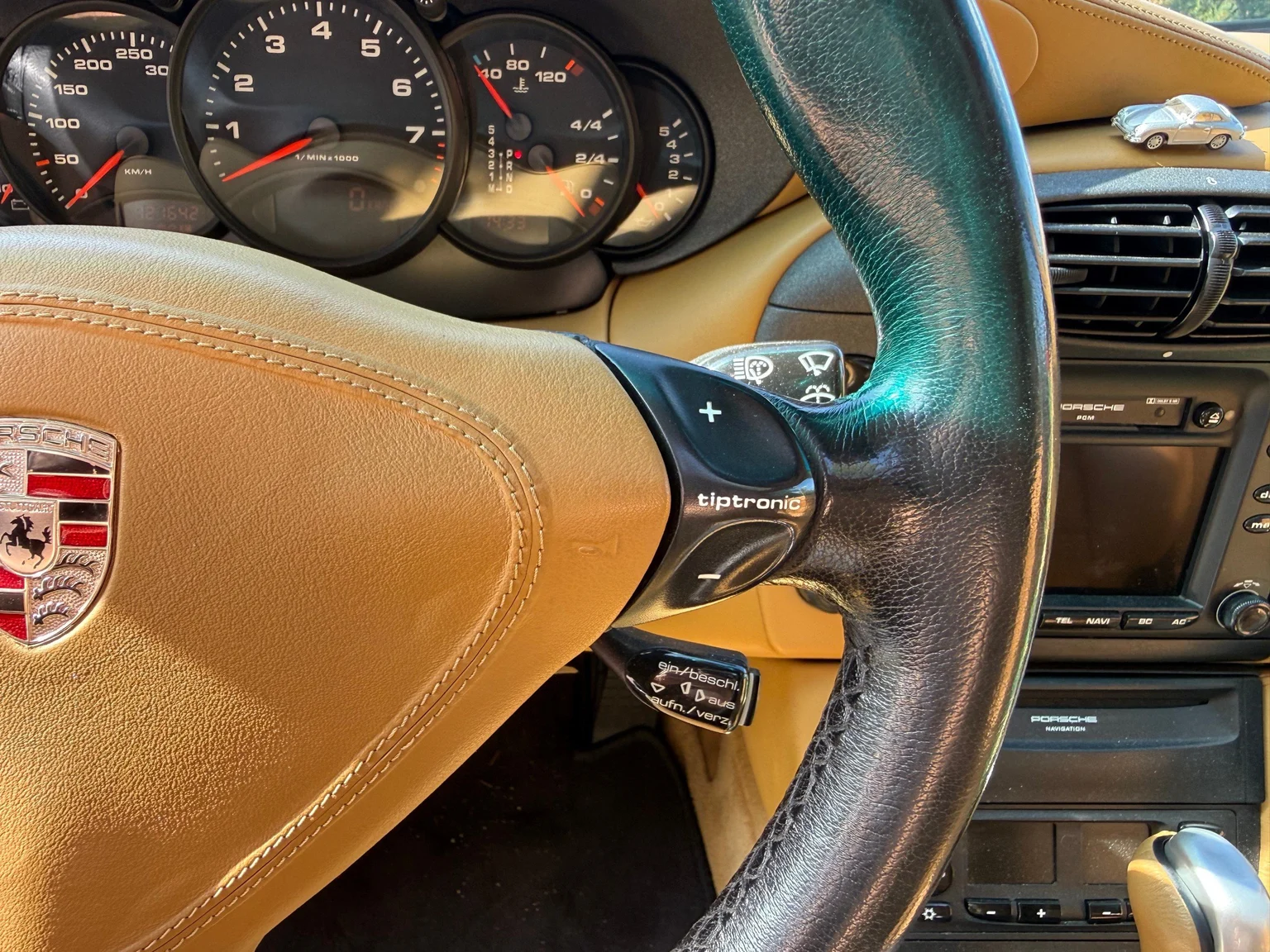 Innenraumfoto von 1998 Porsche 911 Carrera (13)