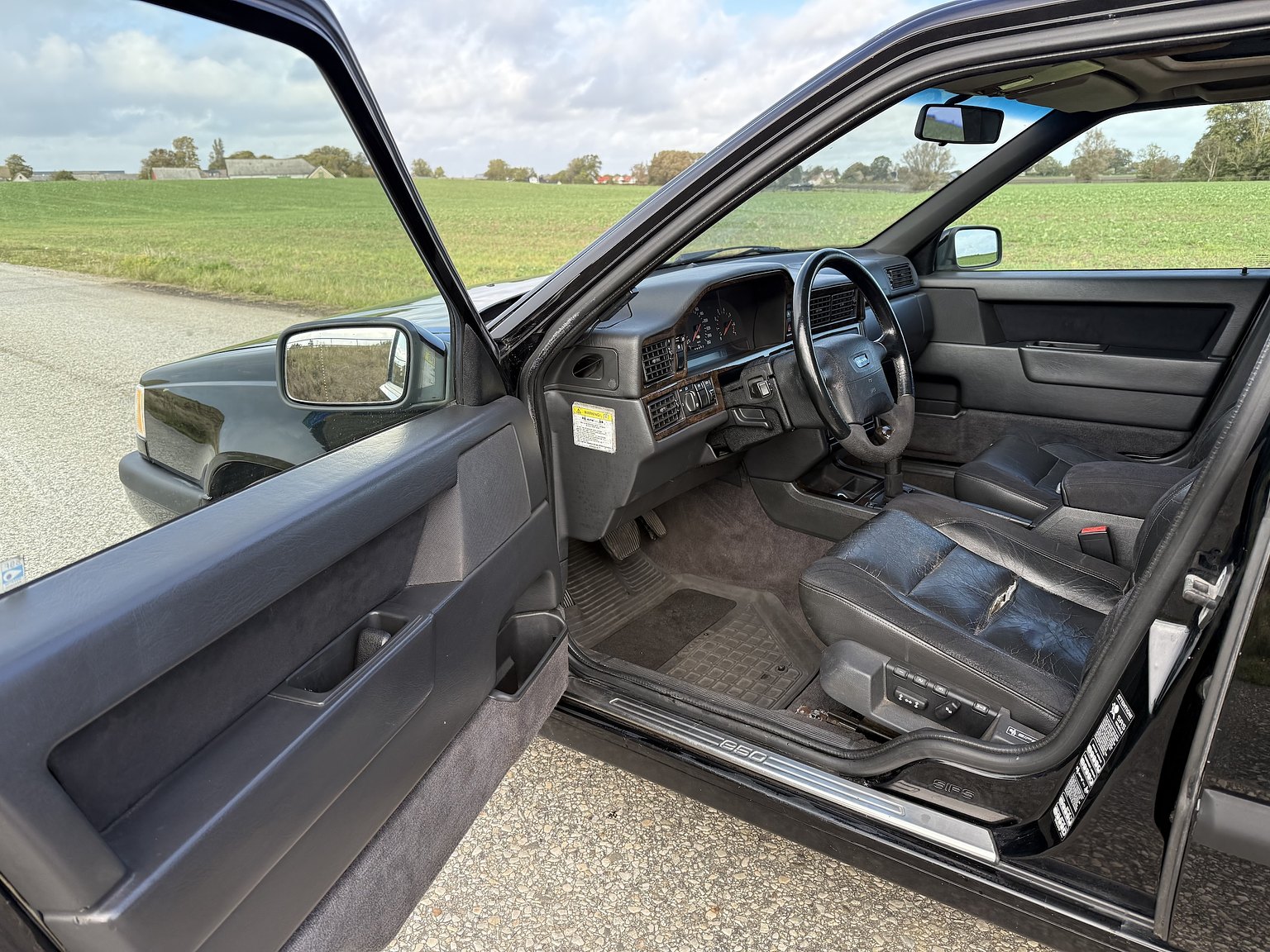 Interior image of 1995 VOLVO 855 T5R T-5R