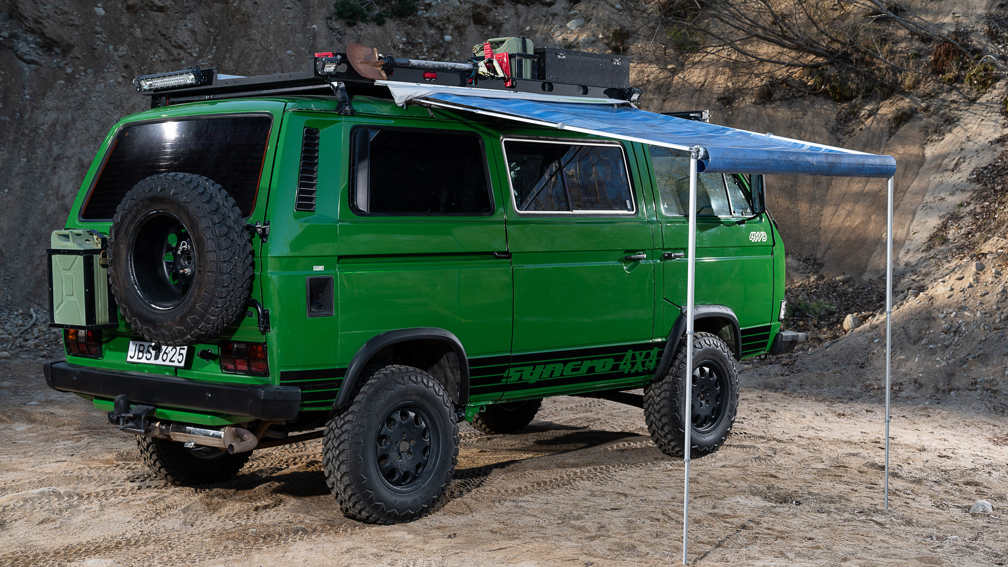 Exterior image of 1992 Volkswagen T3 Kombi Syncro 16" Westfalia